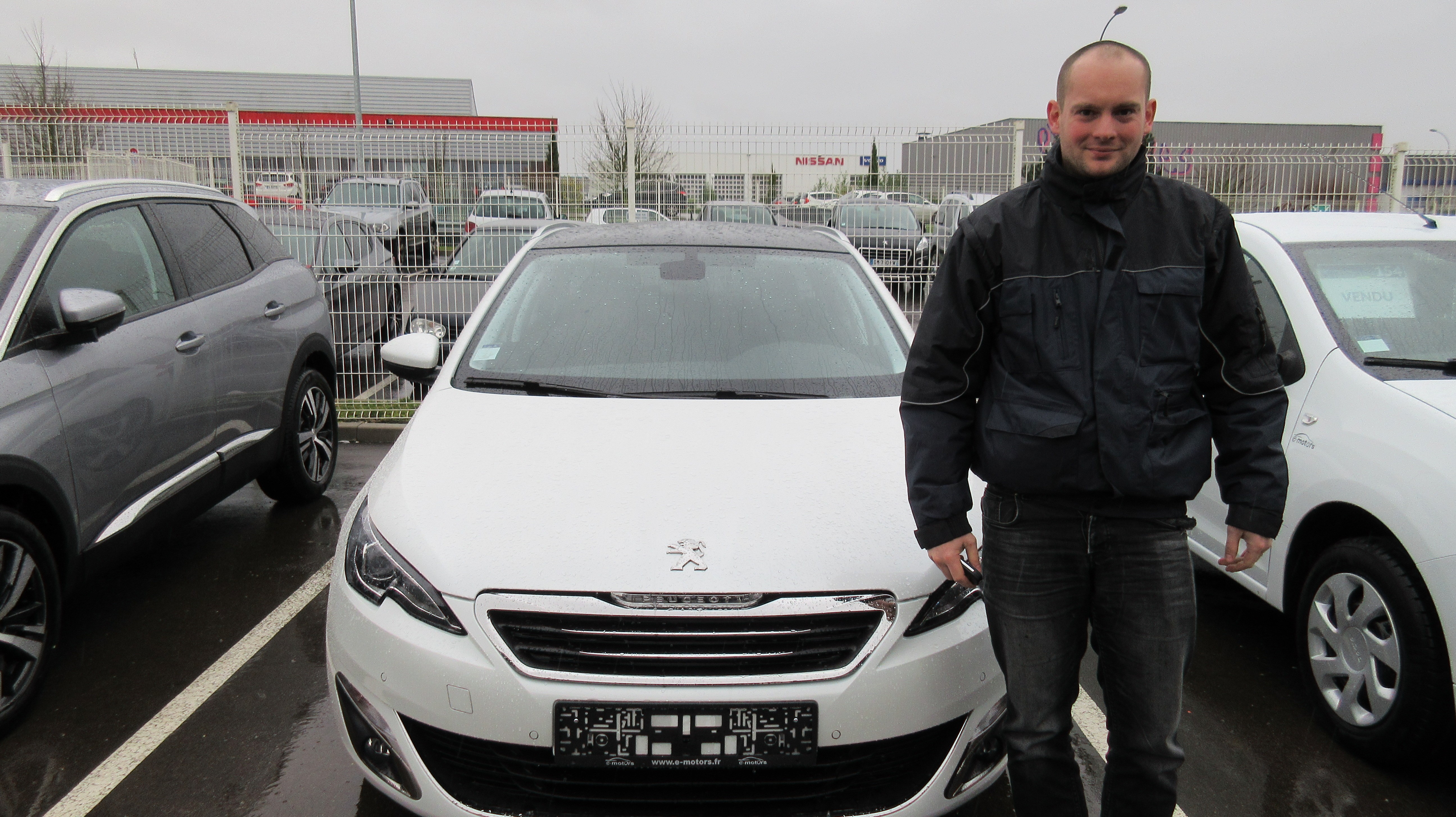 Avis-mandataire-auto-Emotors-Peugeot-308-sw-Allure-bluehdi-120-plus-jantes-17-toit-vitr.