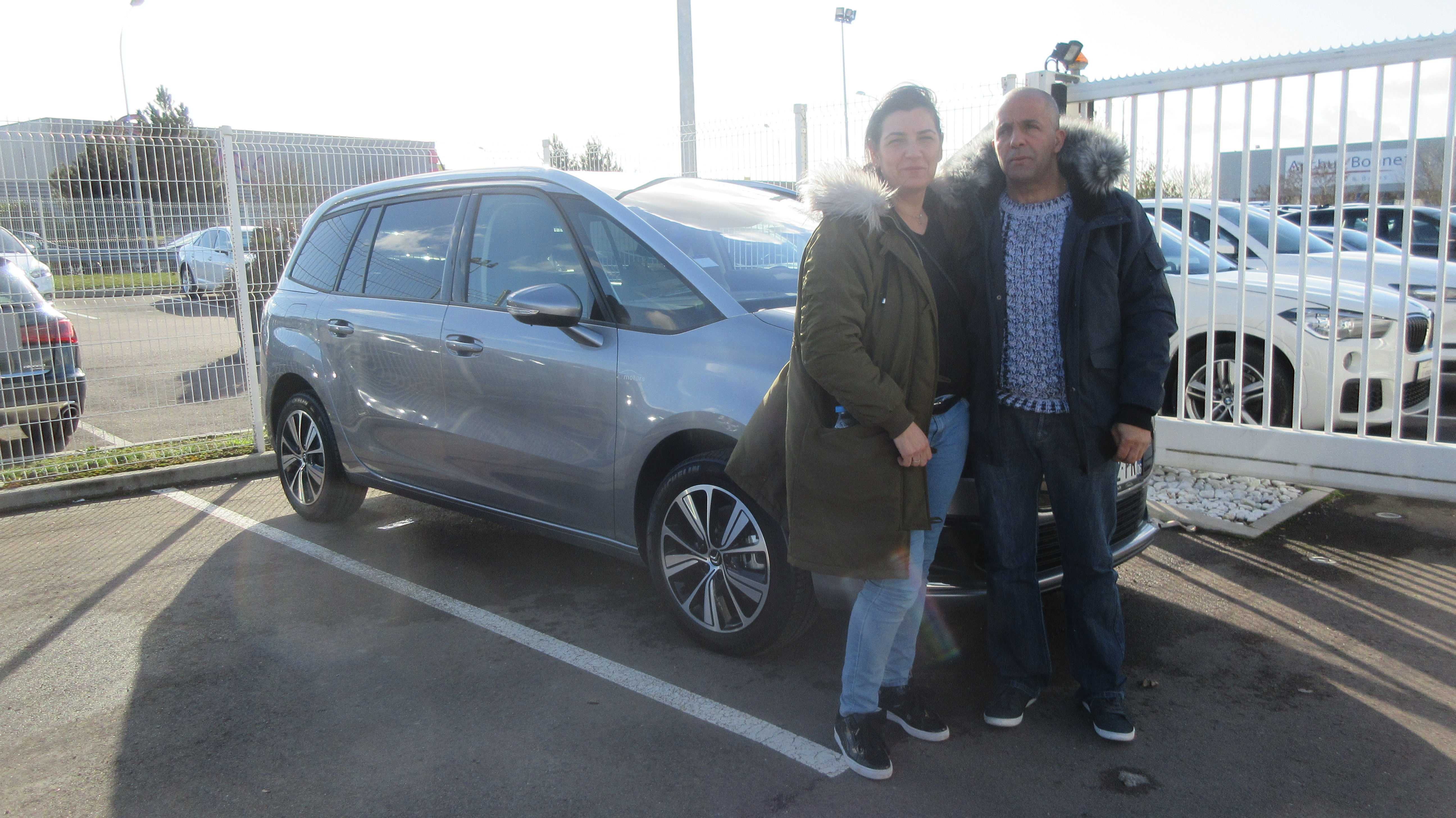 Avis-mandataire-auto-Emotors-Citroen-Grand-c4-spacetourer-Feel-bluehdi-130-s-s-plus-cam-ra-jantes-17.