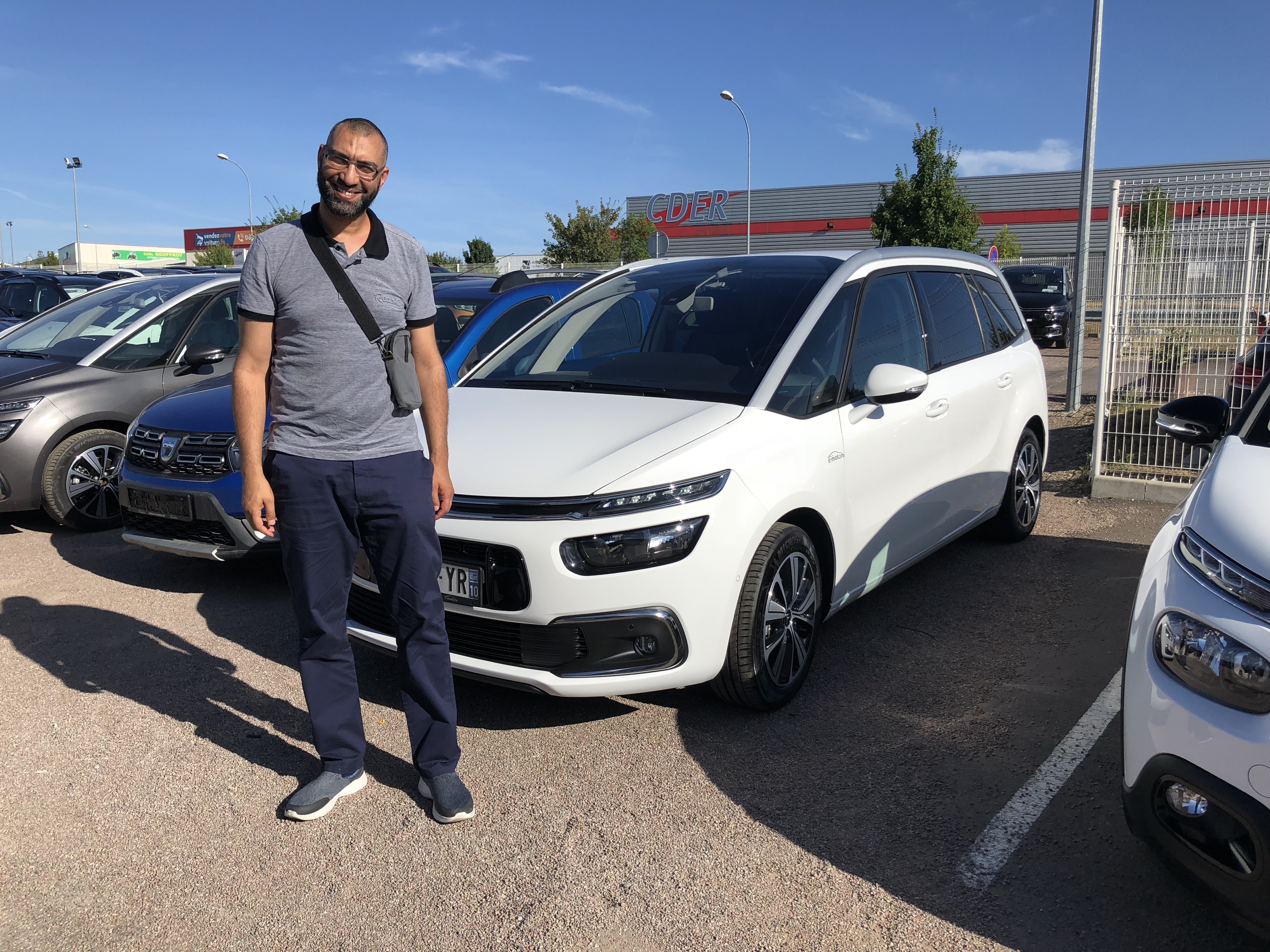 Avis-mandataire-auto-Emotors-Citroen-Grand-c4-picasso-Feel-bluehdi-120-s-s-eat6.