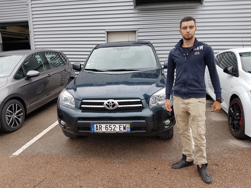 Avis-mandataire-auto-Emotors-Toyota-Rav4-Clean-power-pack-techno-d-4d-177-4x4.