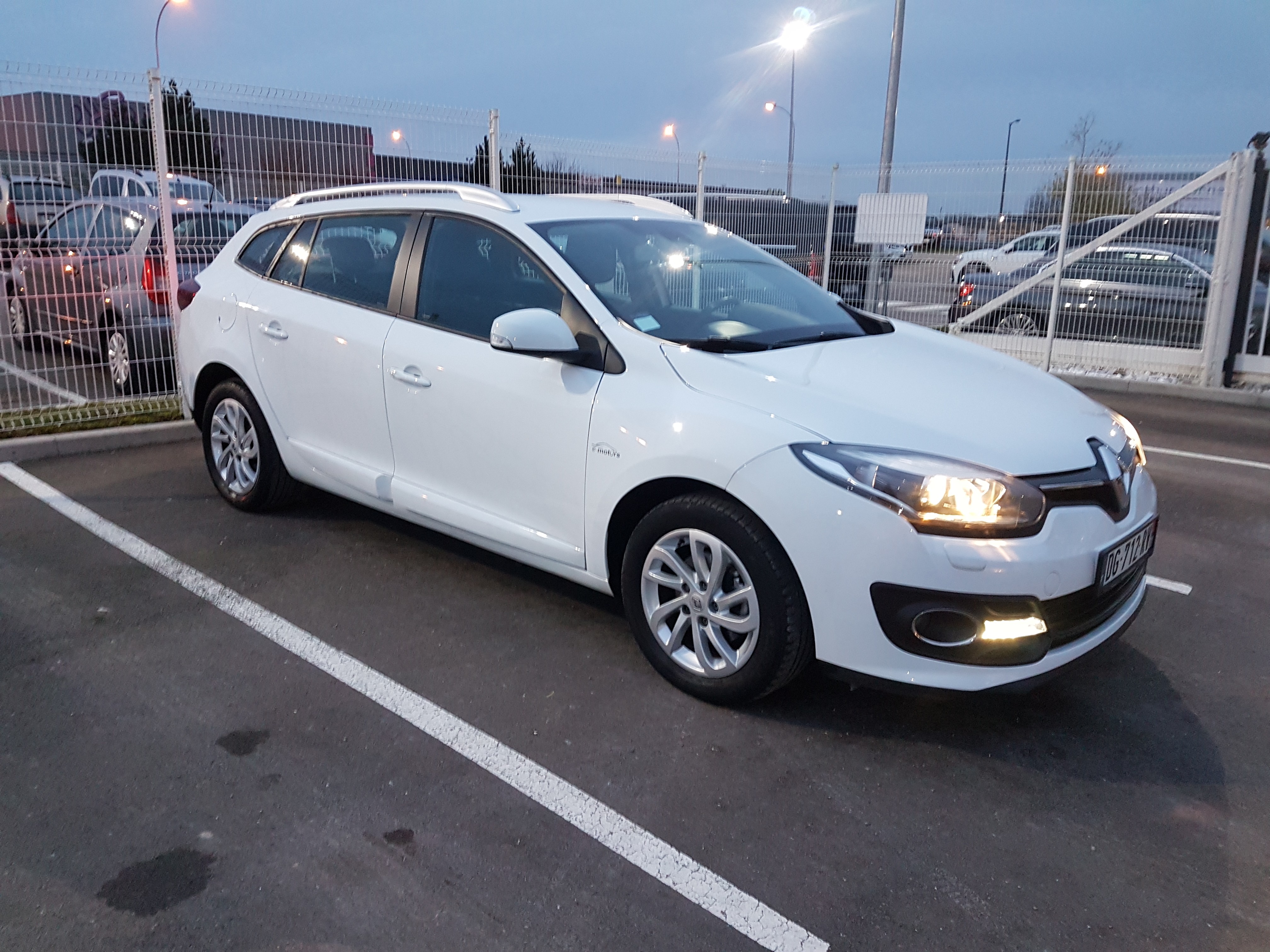 Avis-mandataire-auto-Emotors-Renault-Megane-iii-estate-M-gane-estate-iii-zen-dci-95.