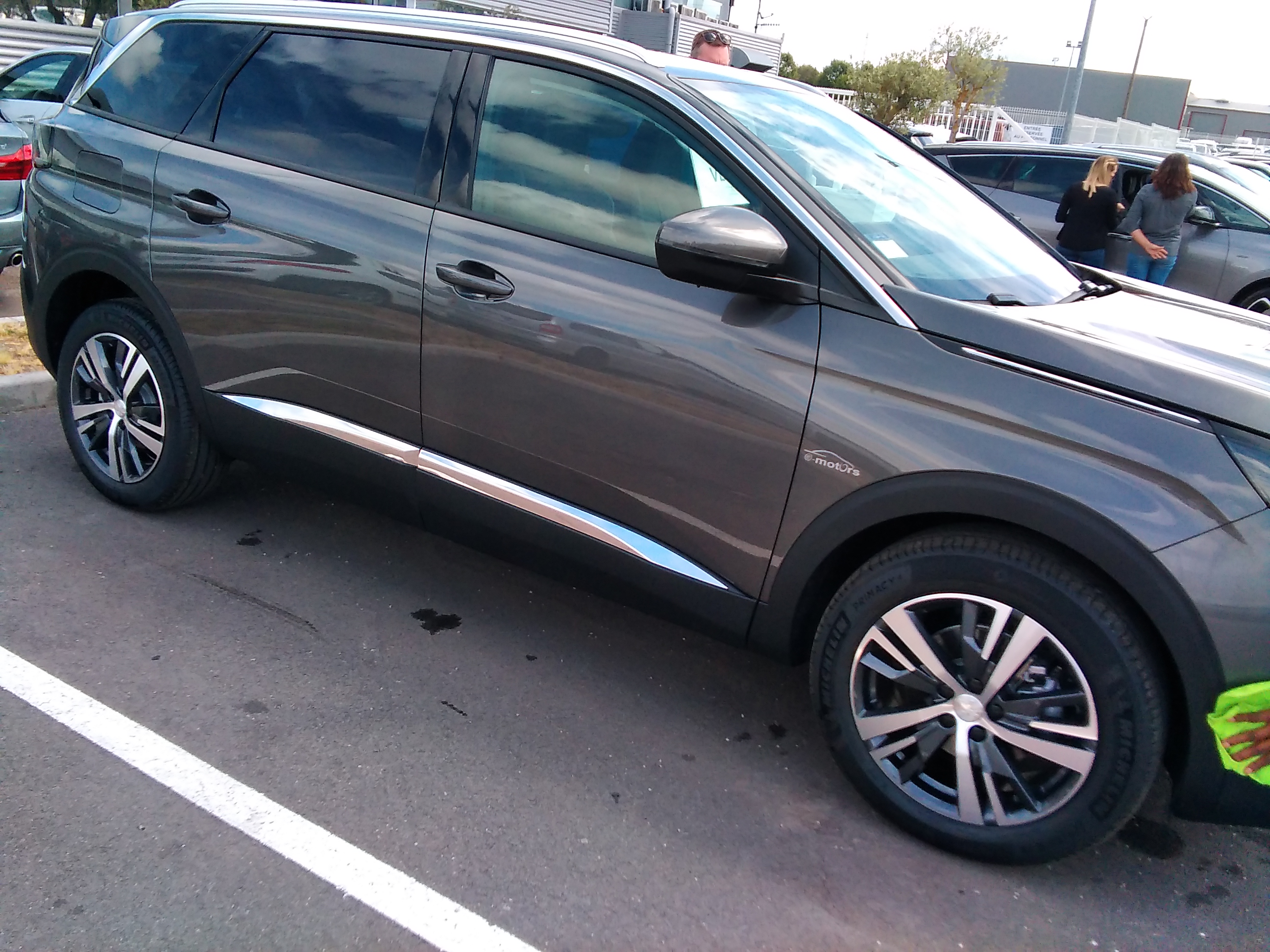 Avis-mandataire-auto-Emotors-Peugeot-5008-Allure-puretech-130-eat8-plus-si-ges-av-chauffants.