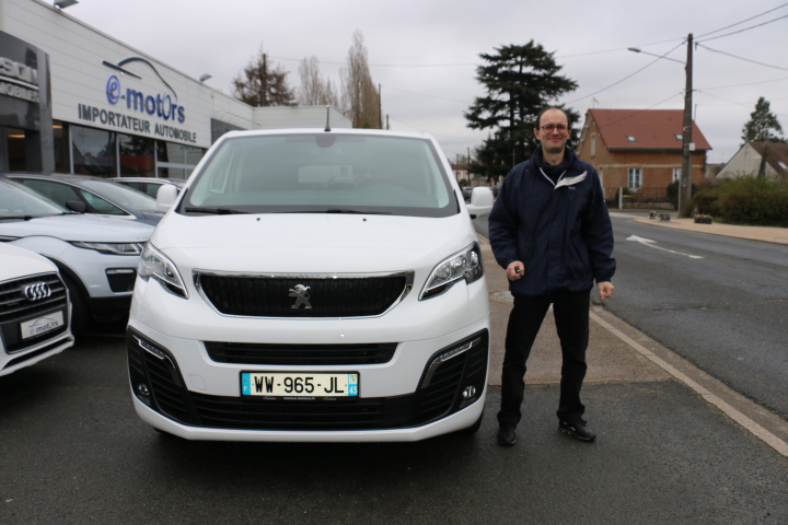 Avis-mandataire-auto-Emotors-Peugeot-Traveller-Standard-business-bluehdi-120-s-s.
