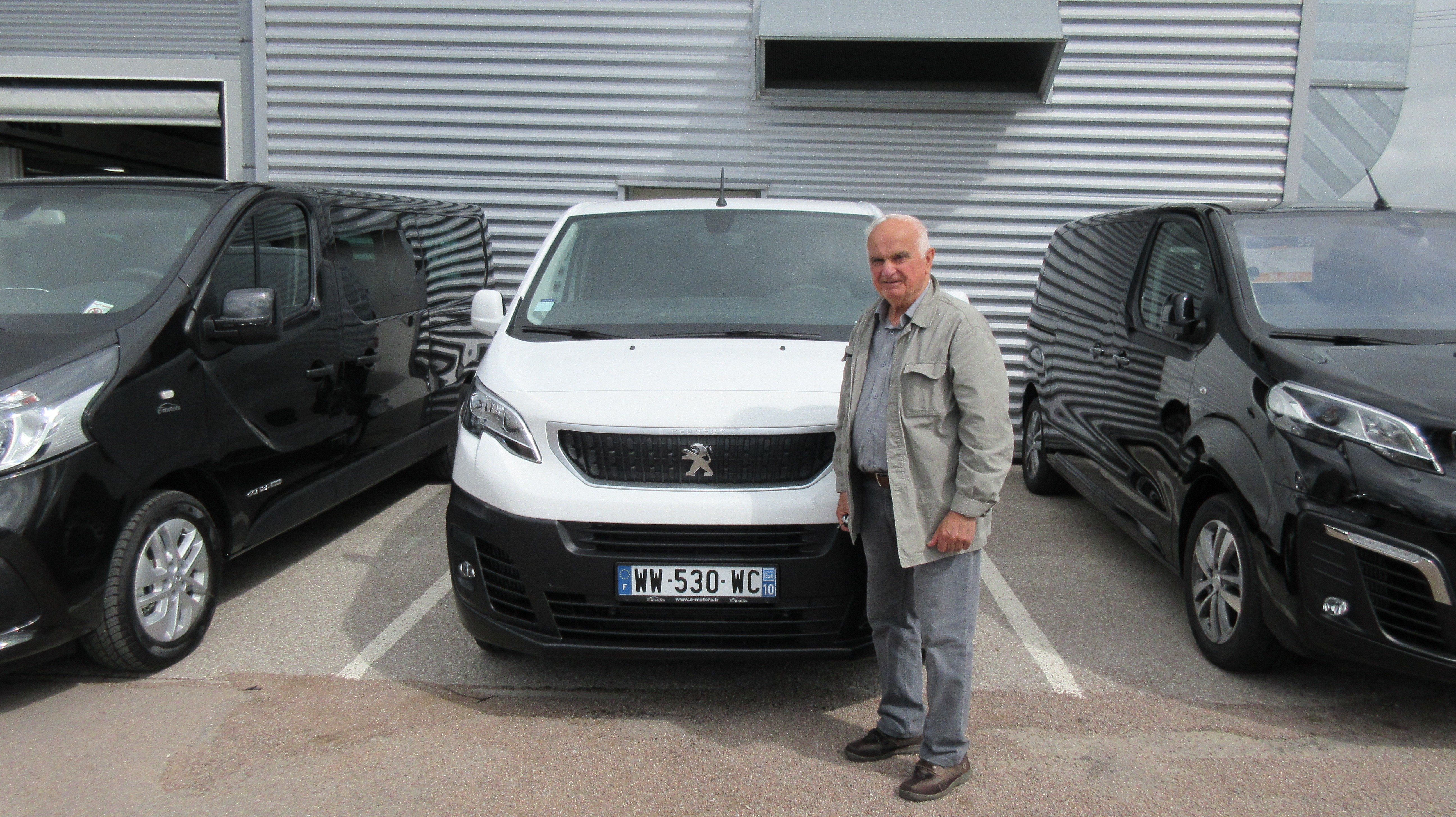 Avis-mandataire-auto-Emotors-Peugeot-Expert-fourgon-T-l-standard-premium-bluehdi-150-plus-gps-cam-ra.