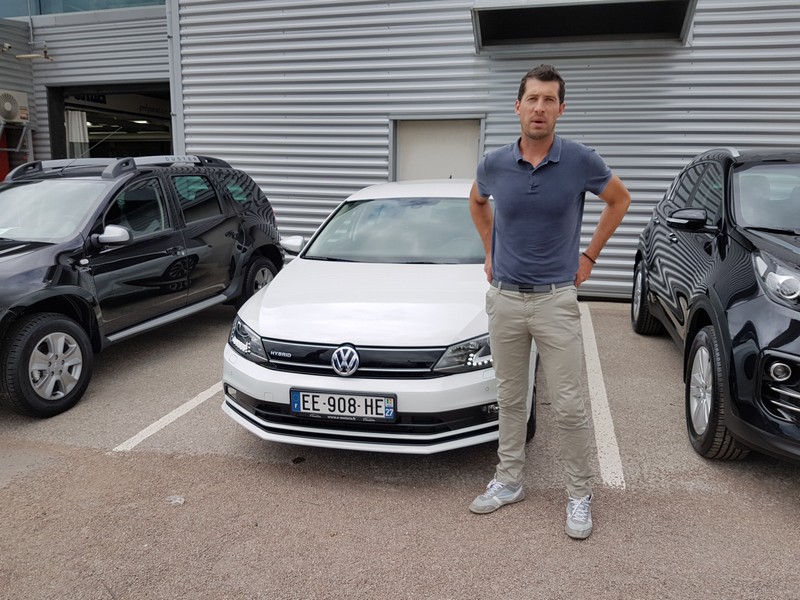 Avis-mandataire-auto-Emotors-Volkswagen-Jetta-Carat-tsi-170-hybrid-dsg7.