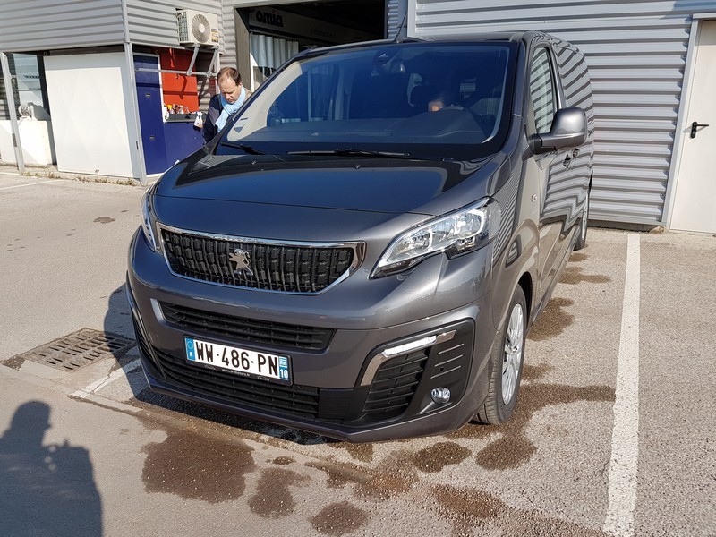 Avis-mandataire-auto-Emotors-Peugeot-Traveller-Standard-2-0-bluehdi-150ch-s-s-bvm6-active-8-places.