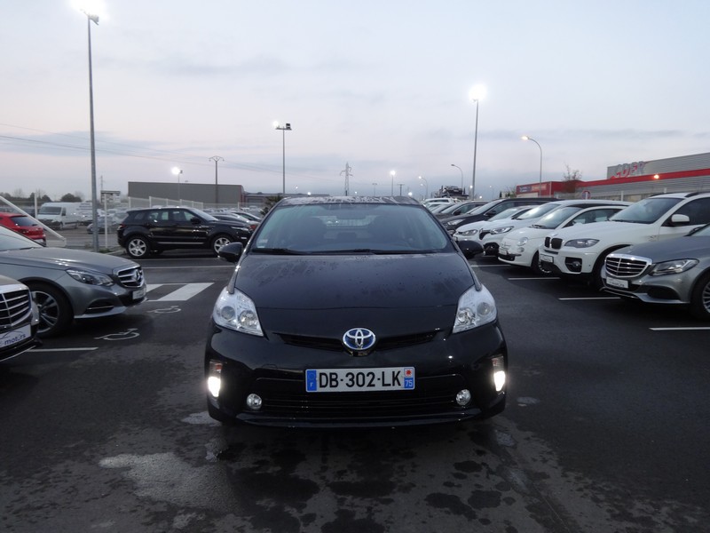 Avis-mandataire-auto-Emotors--Toyota-prius-hybrid-dynamic-136-plus-cuir-.