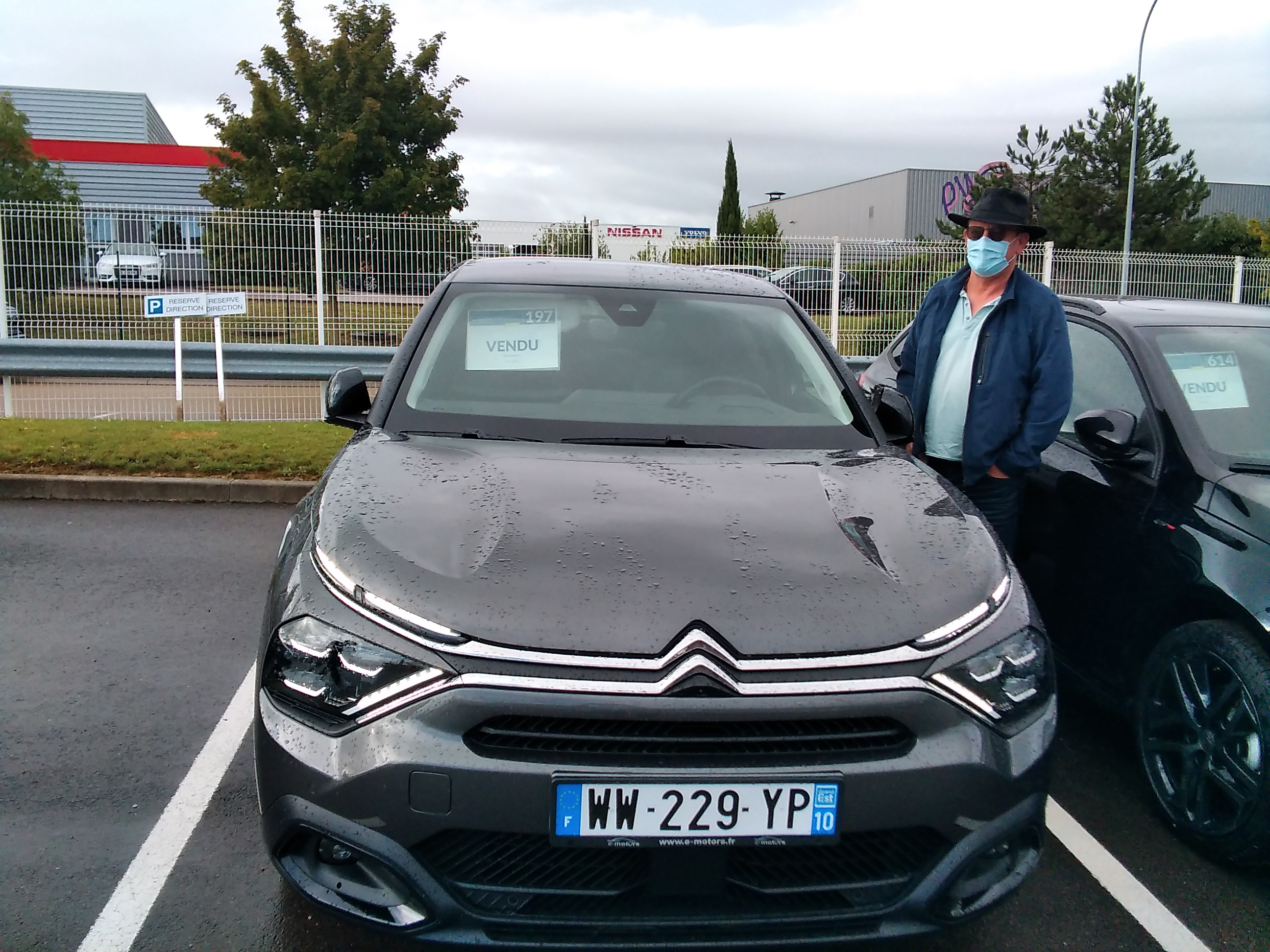 Avis-mandataire-auto-Emotors-Citroen-C4-Shine-bluehdi-130-s-s-eat8-plus-pack-park-assist-360.