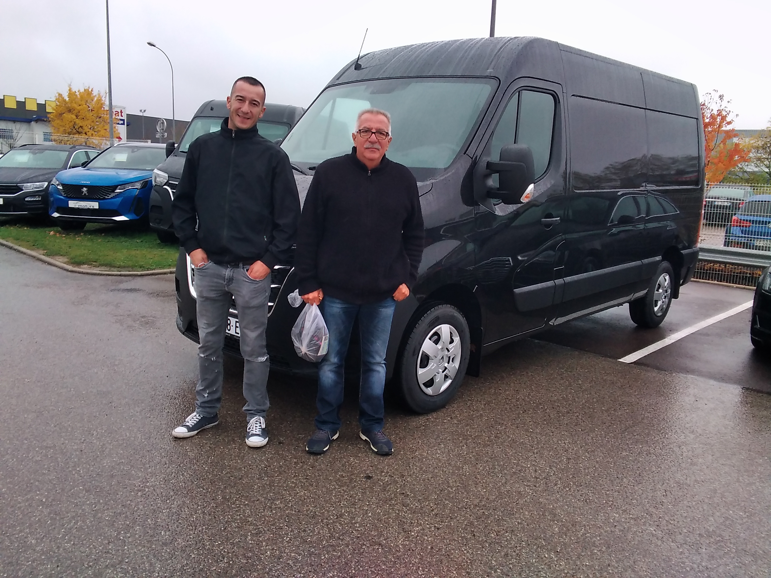 Avis-mandataire-auto-Emotors-Renault-Master-fourgon-Grand-confort-3-5t-l2h2-dci-135-plus-gps.