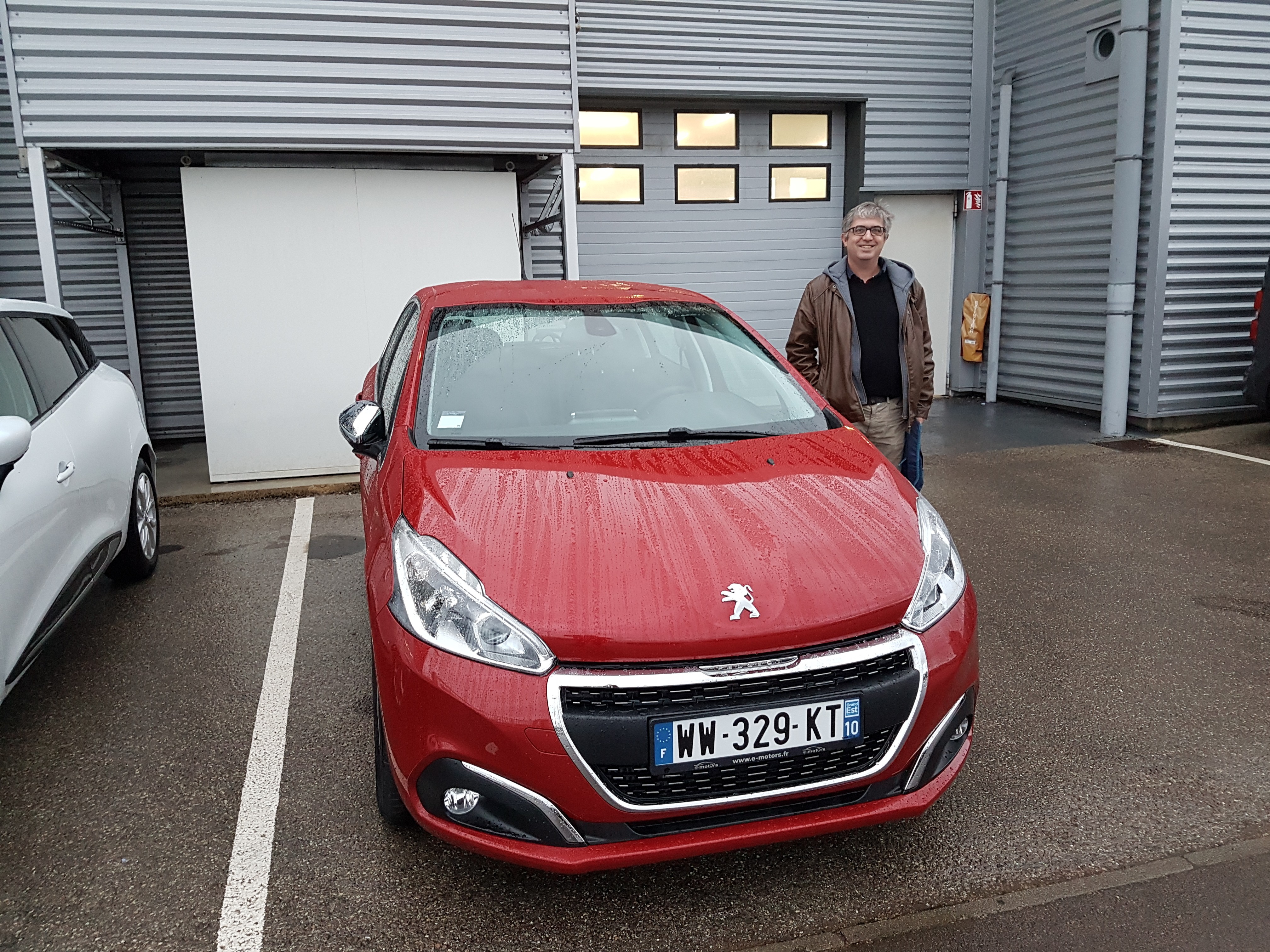 Avis-mandataire-auto-Emotors-Peugeot-208-Allure-bluehdi-100-5p-plus-gps.