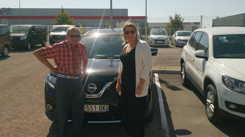 Avis-mandataire-auto-Emotors--Nissan-x-trail-nissan-connect-dci-130-xtronic-4x2-5places-plus-avm-.
