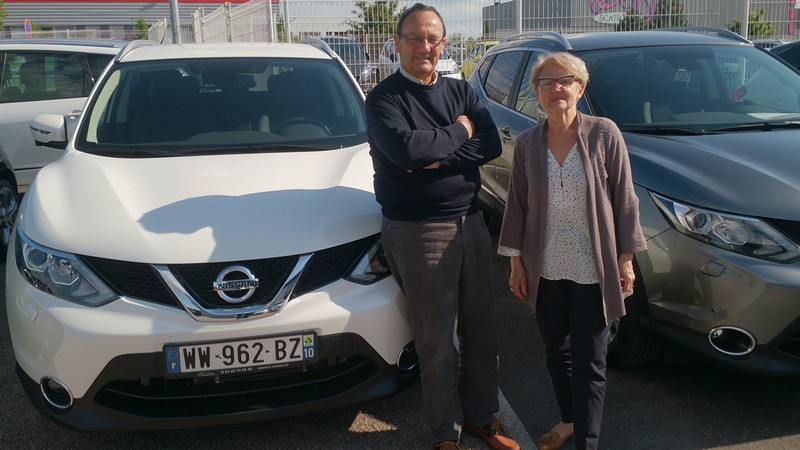 Avis-mandataire-auto-Emotors--Nissan-qashqai-tekna-dig-t-115-xtronic-4x2-plus-jantes-17-.