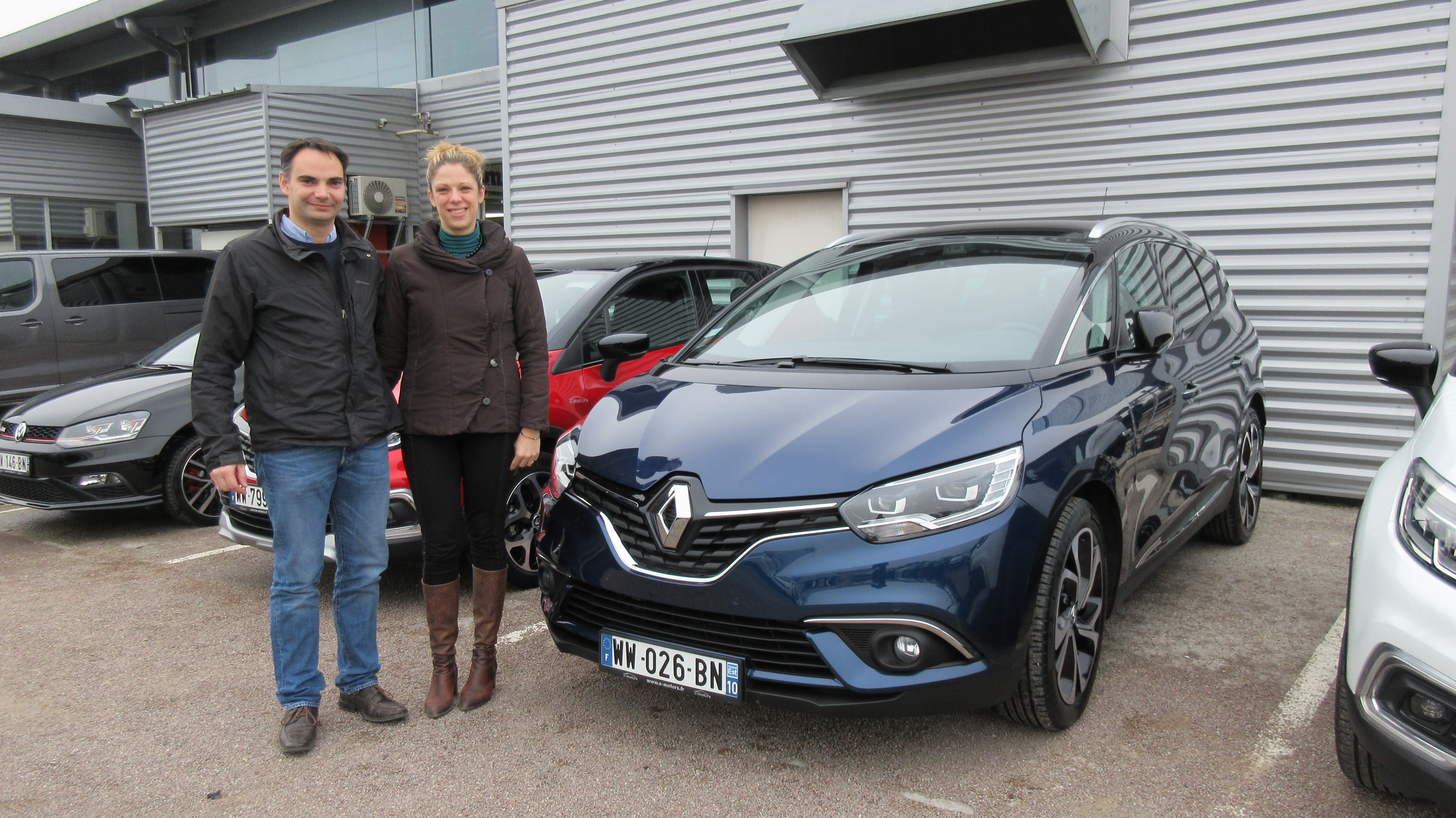 Avis-mandataire-auto-Emotors-Renault-Grand-scenic-Grand-sc-nic-intens-dci-160-energy-edc-7places-plus-bose-toit-vitr.