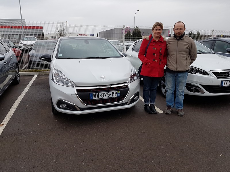 Avis-mandataire-auto-Emotors-Peugeot-208-Gt-line-bluehdi-120-3p-plus-gps.