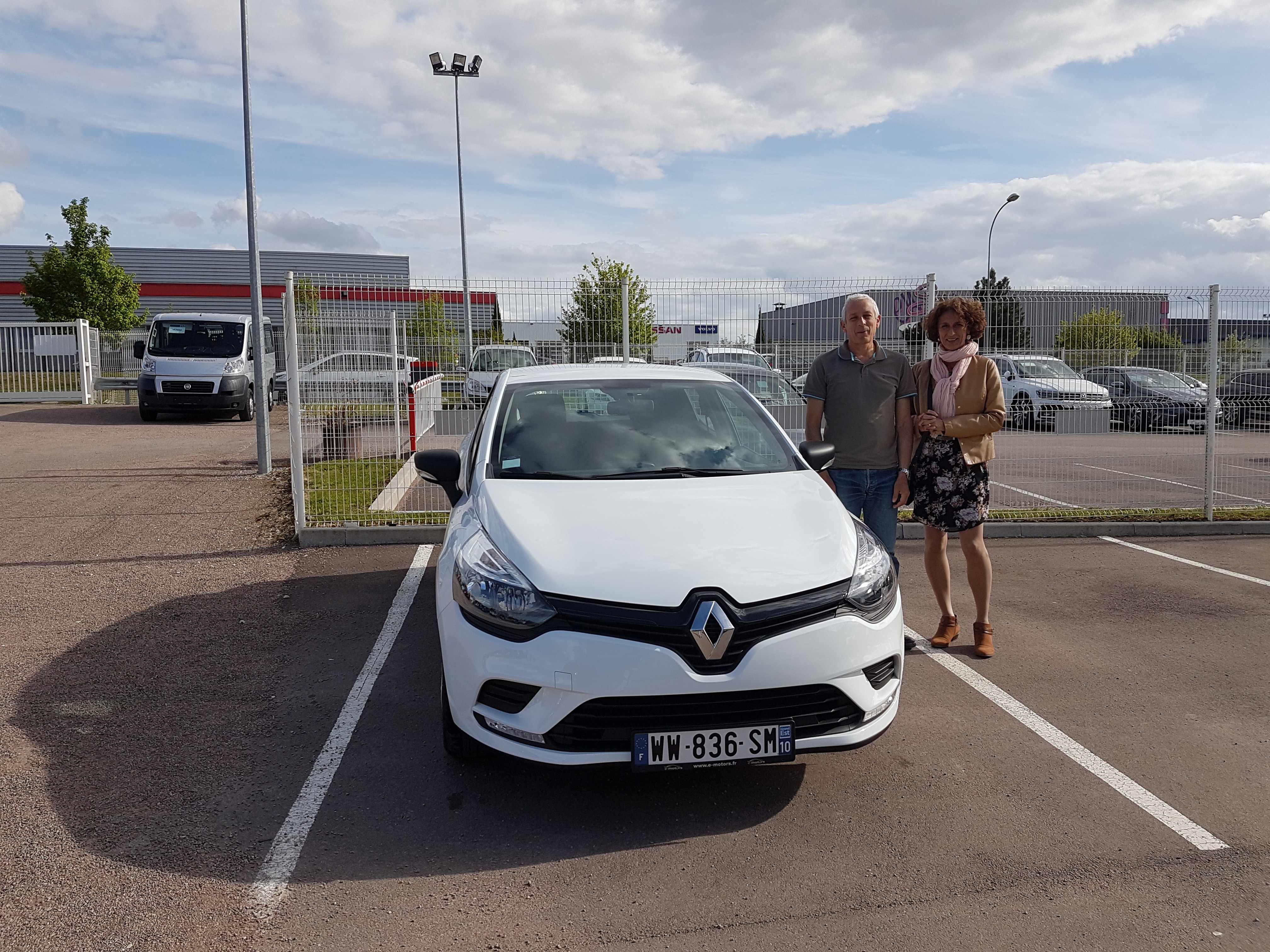 Avis-mandataire-auto-Emotors-Renault-Clio-Life-1-2-16v-75.