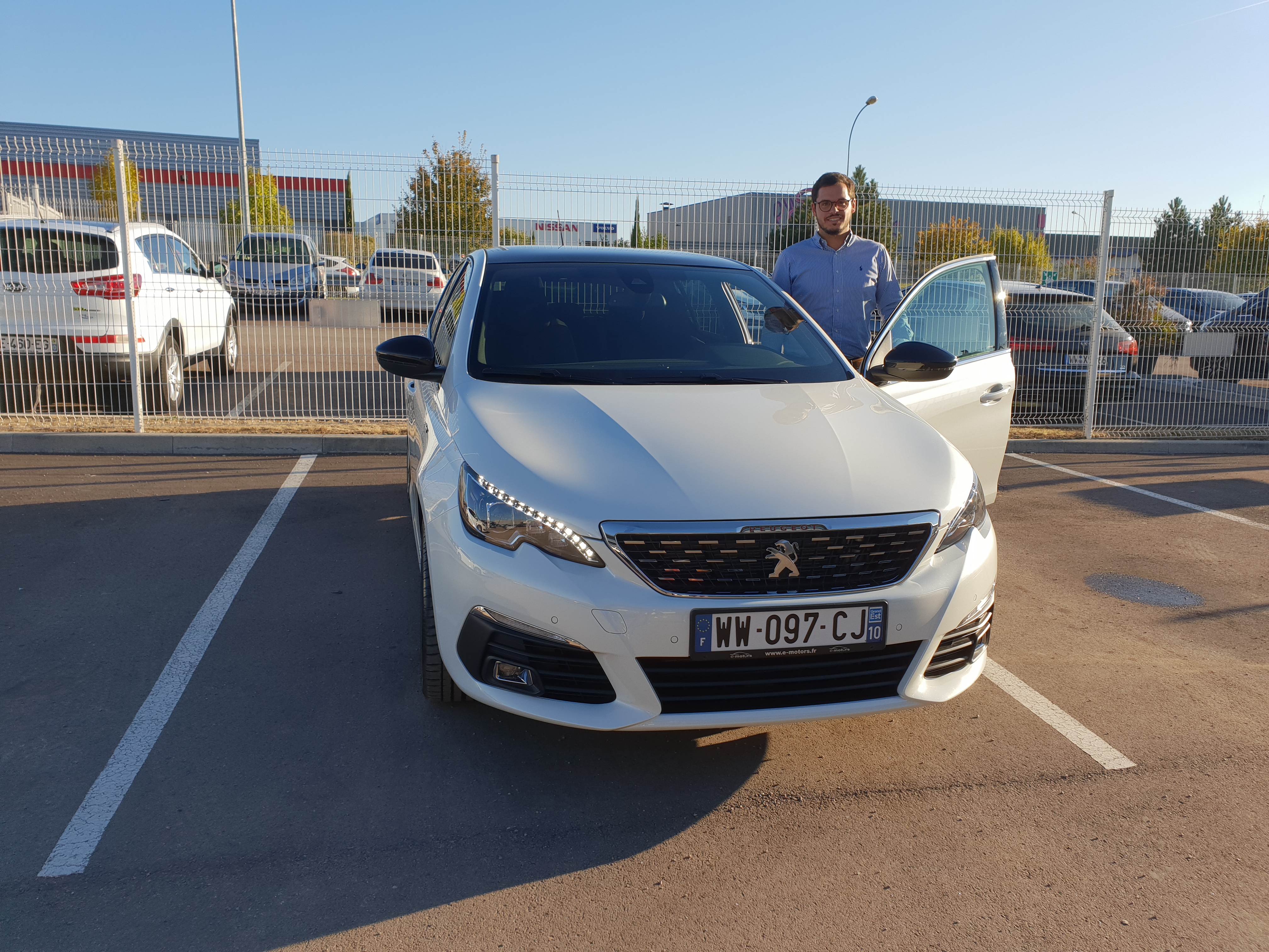 Avis-mandataire-auto-Emotors-Peugeot-308-Gt-line-puretech-130-s-s-eat6-plus-toit-vitr.