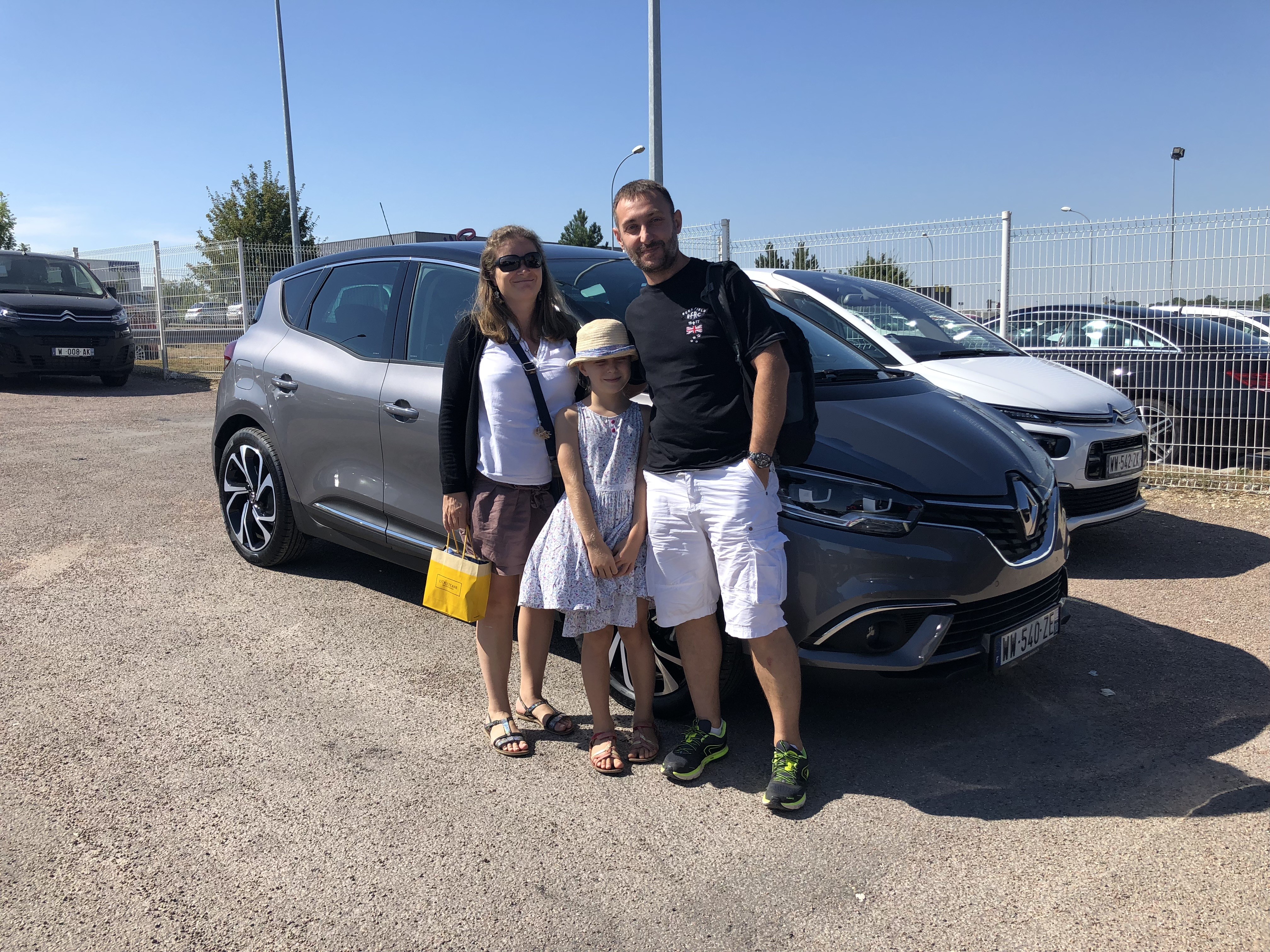 Avis-mandataire-auto-Emotors-Renault-Scenic-Intens-tce-160-energy-plus-bose-toit-vitr.