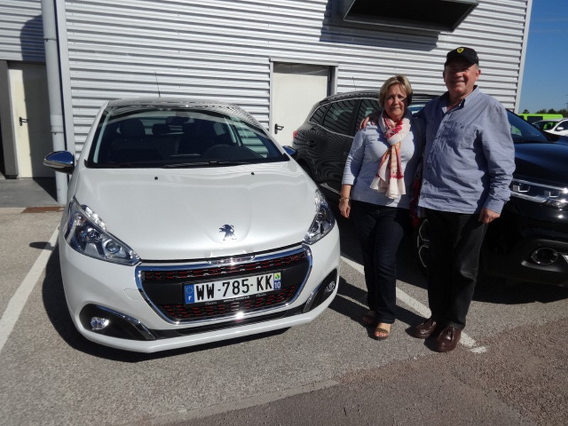 Avis-mandataire-auto-Emotors-Peugeot-208-Gt-line-bluehdi-120-3p-plus-gps.