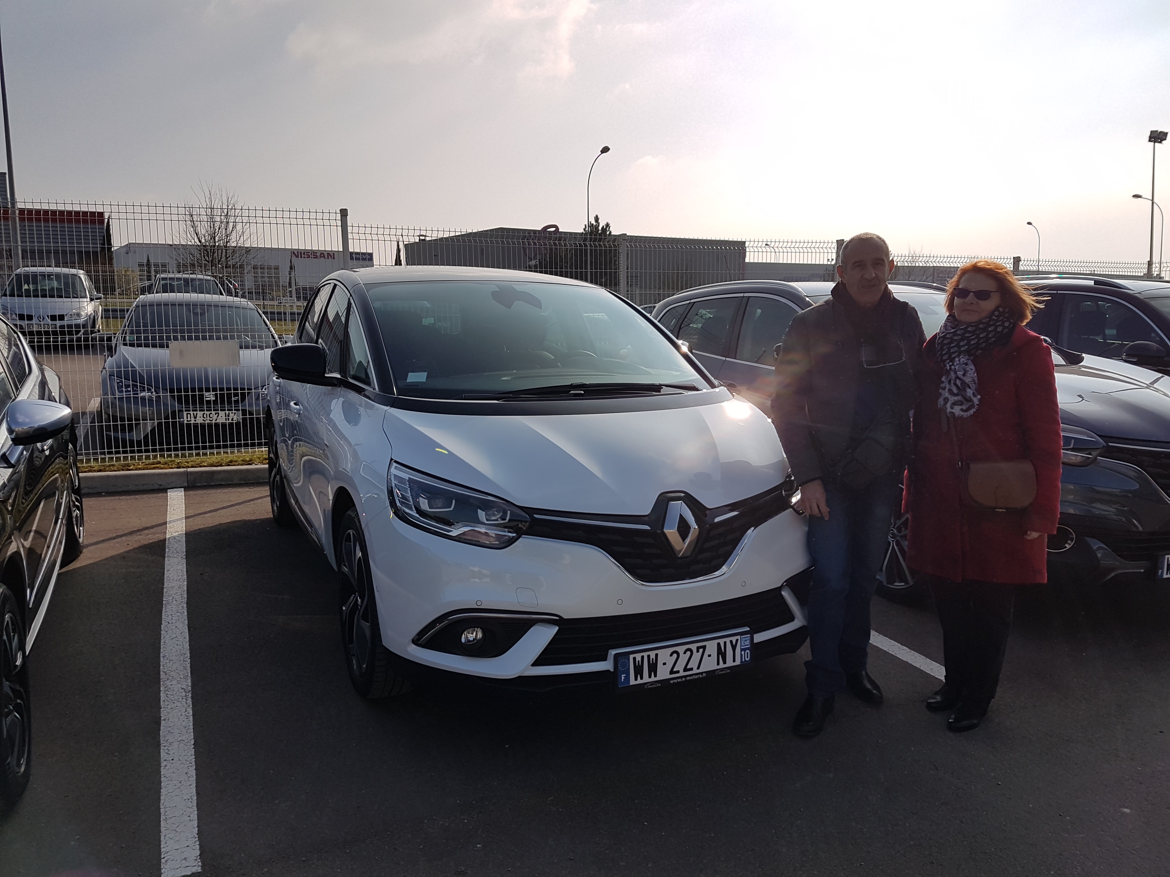 Avis-mandataire-auto-Emotors-Renault-Scenic-Intens-dci-110-energy-hybrid-assist-plus-bose.