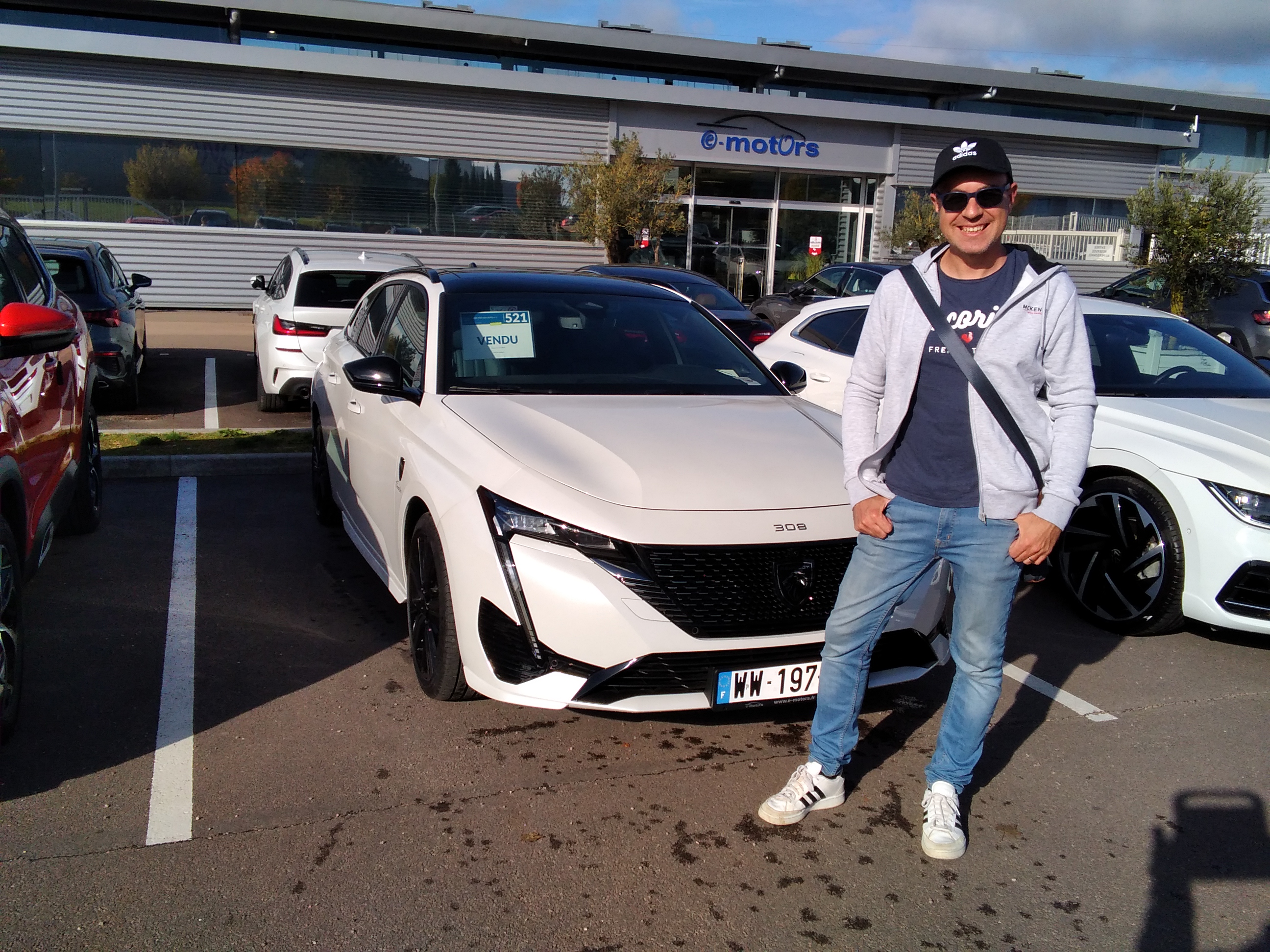 Avis-mandataire-auto-Emotors-Peugeot-308-sw-Gt-pack-phev-225-e-eat8-plus-3-500km.