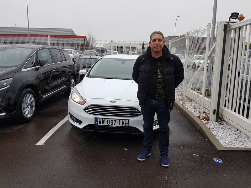 Avis-mandataire-auto-Emotors-Ford-Focus-sw-Titanium-tdci-120-s-s-powershift-automatique.