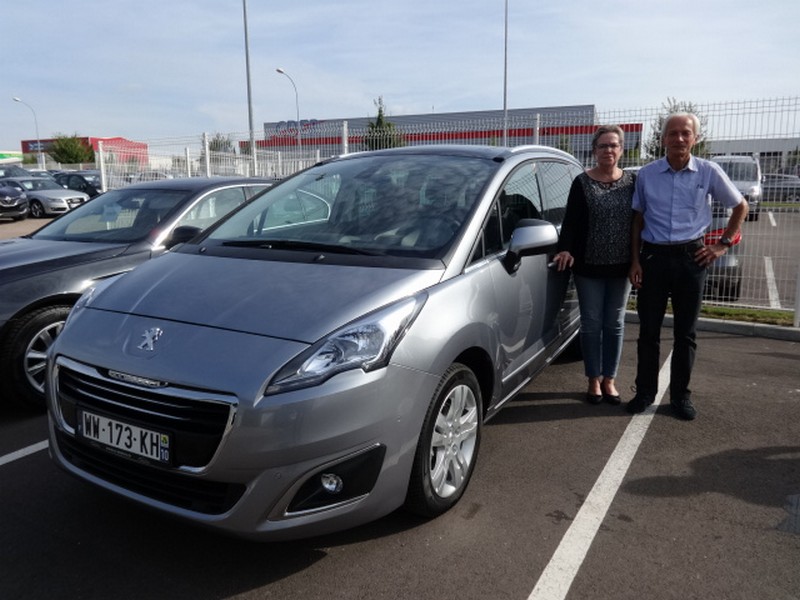 Avis-mandataire-auto-Emotors-Peugeot-5008-Allure-bluehdi-150-plus-7places.