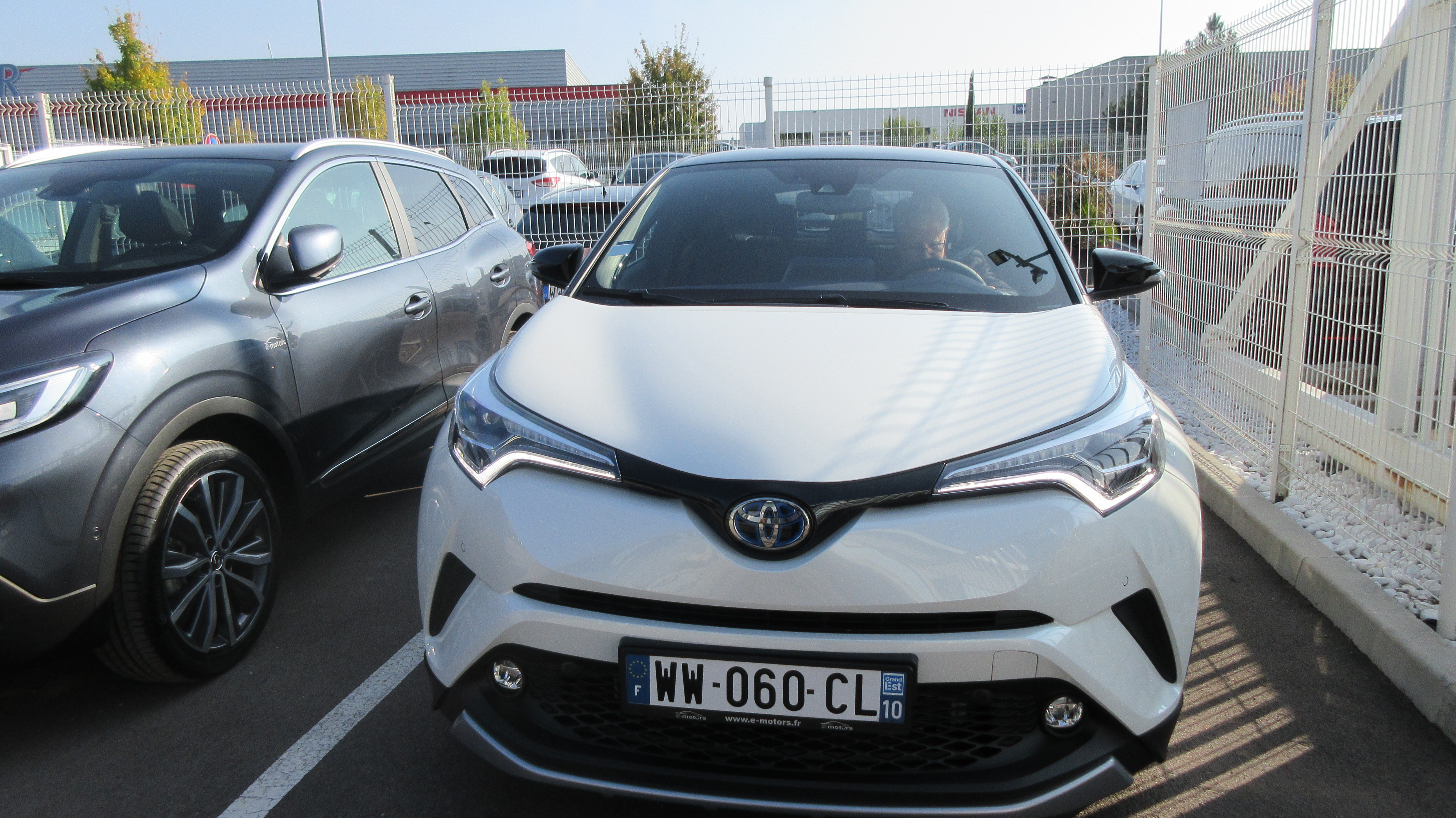 Avis-mandataire-auto-Emotors-Toyota-C-hr-hybride-Graphic-122h.