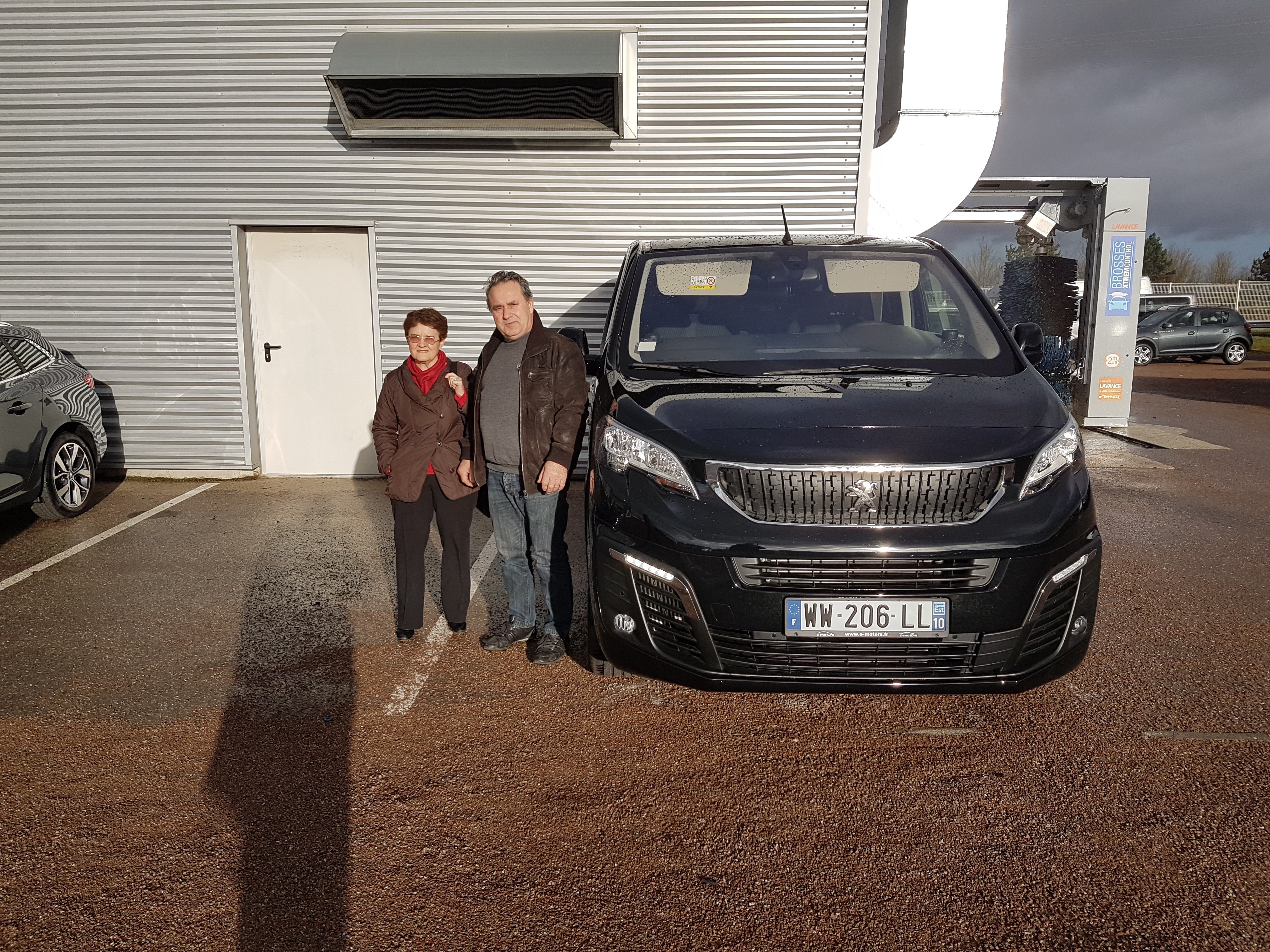 Avis-mandataire-auto-Emotors-Peugeot-Traveller-Standard-2-0-bluehdi-150ch-s-s-bvm6-active-8-places.