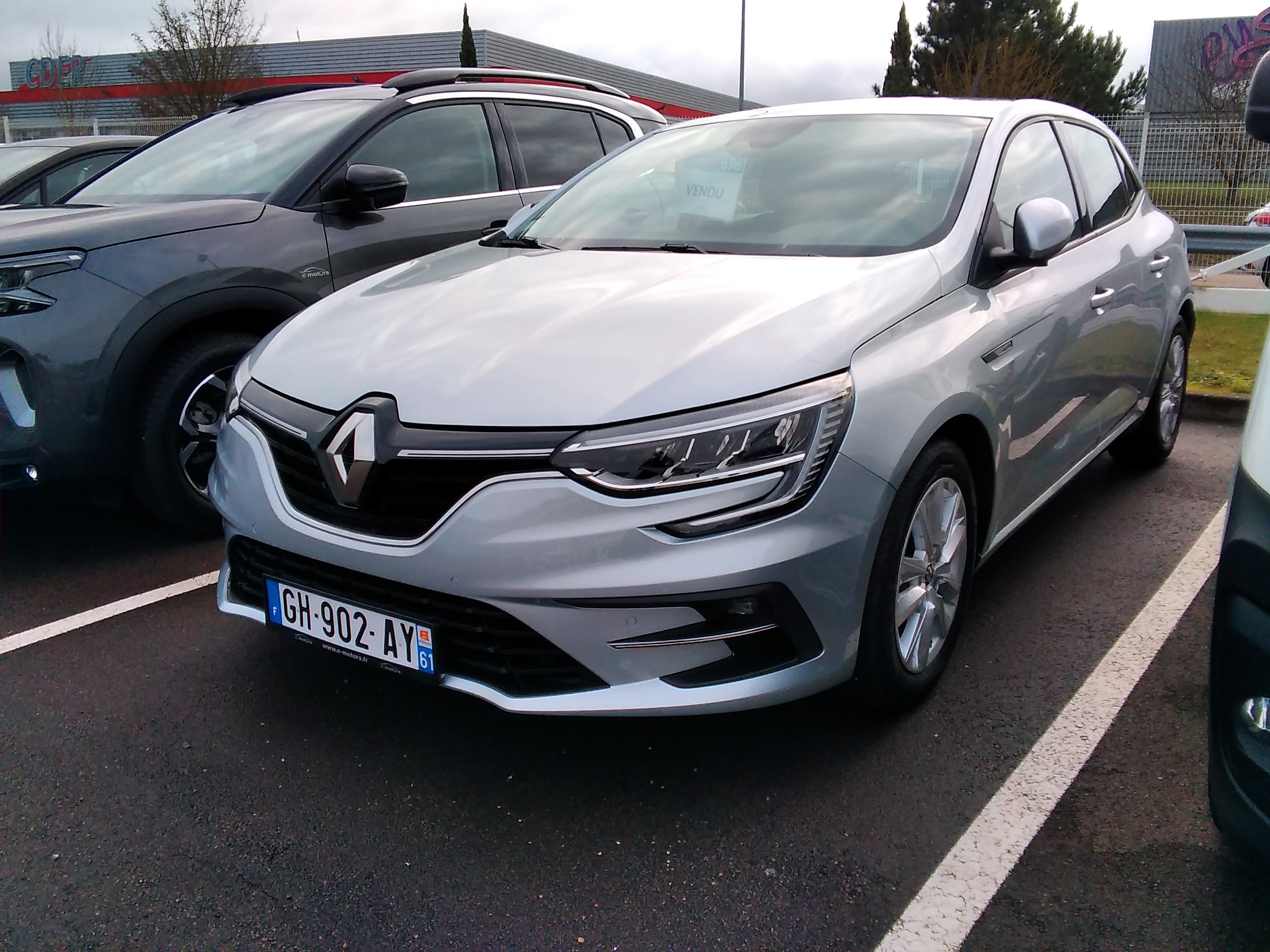 Avis-mandataire-auto-Emotors-Renault-Megane-berline-M-gane-iv-berline-blue-dci-115-edc-plus-gps.