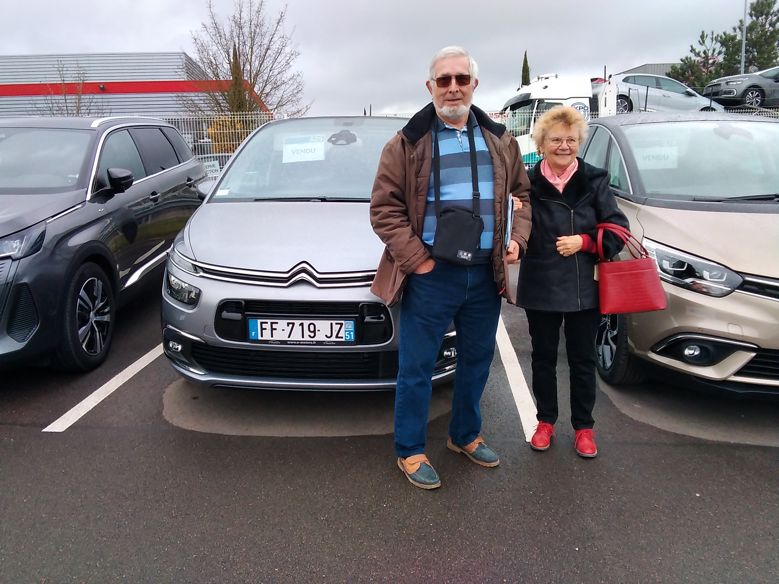 Avis-mandataire-auto-Emotors-Citroen-C4-spacetourer-Puretech-130-s-s-eat8-shine.