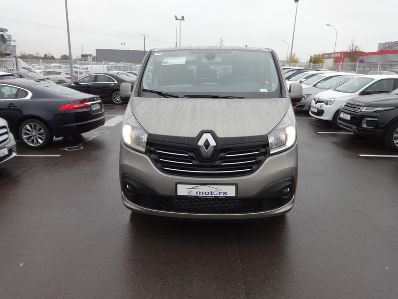 Avis-mandataire-auto-Emotors-Renault-Trafic-combi-Grand-intens-dci-125-energy-8places-plus-portes-180.