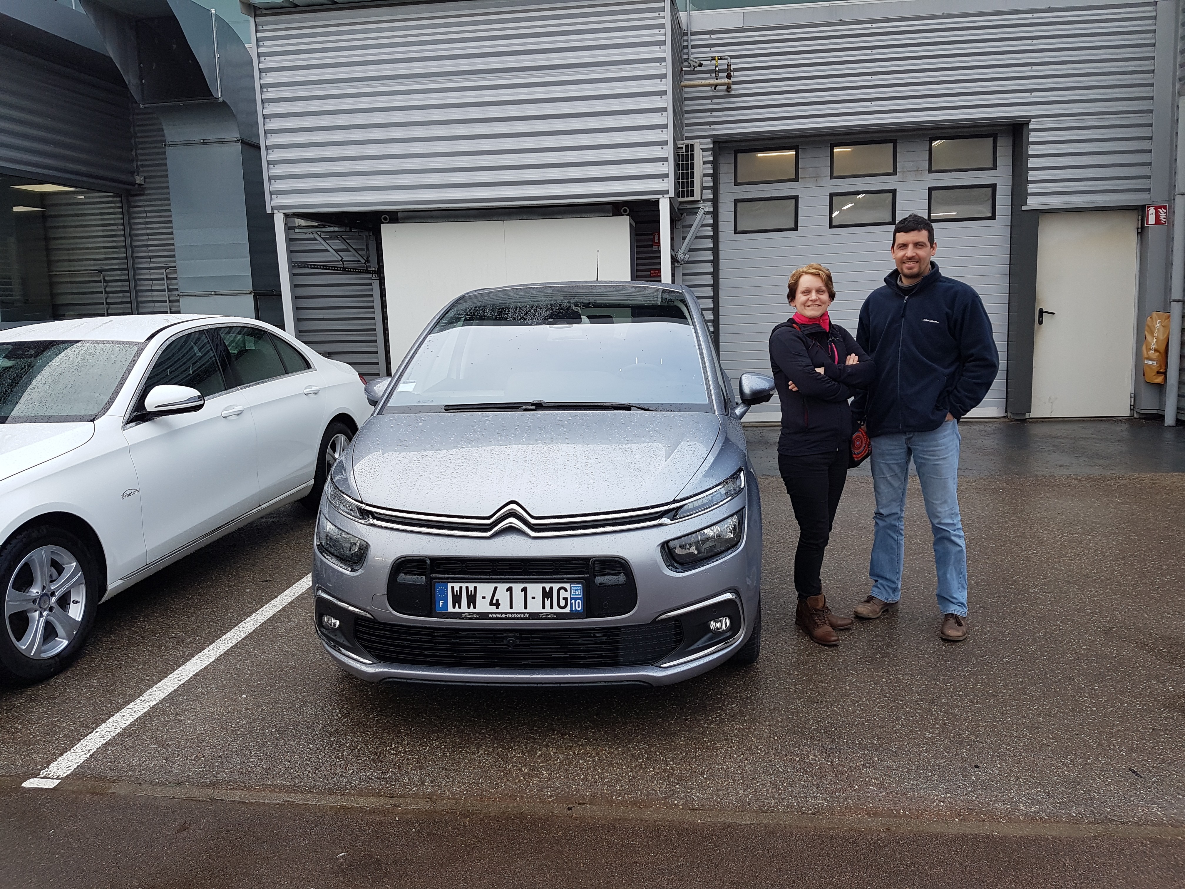 Avis-mandataire-auto-Emotors-Citroen-C4-picasso-Shine-bluehdi-150-s-s-eat6.