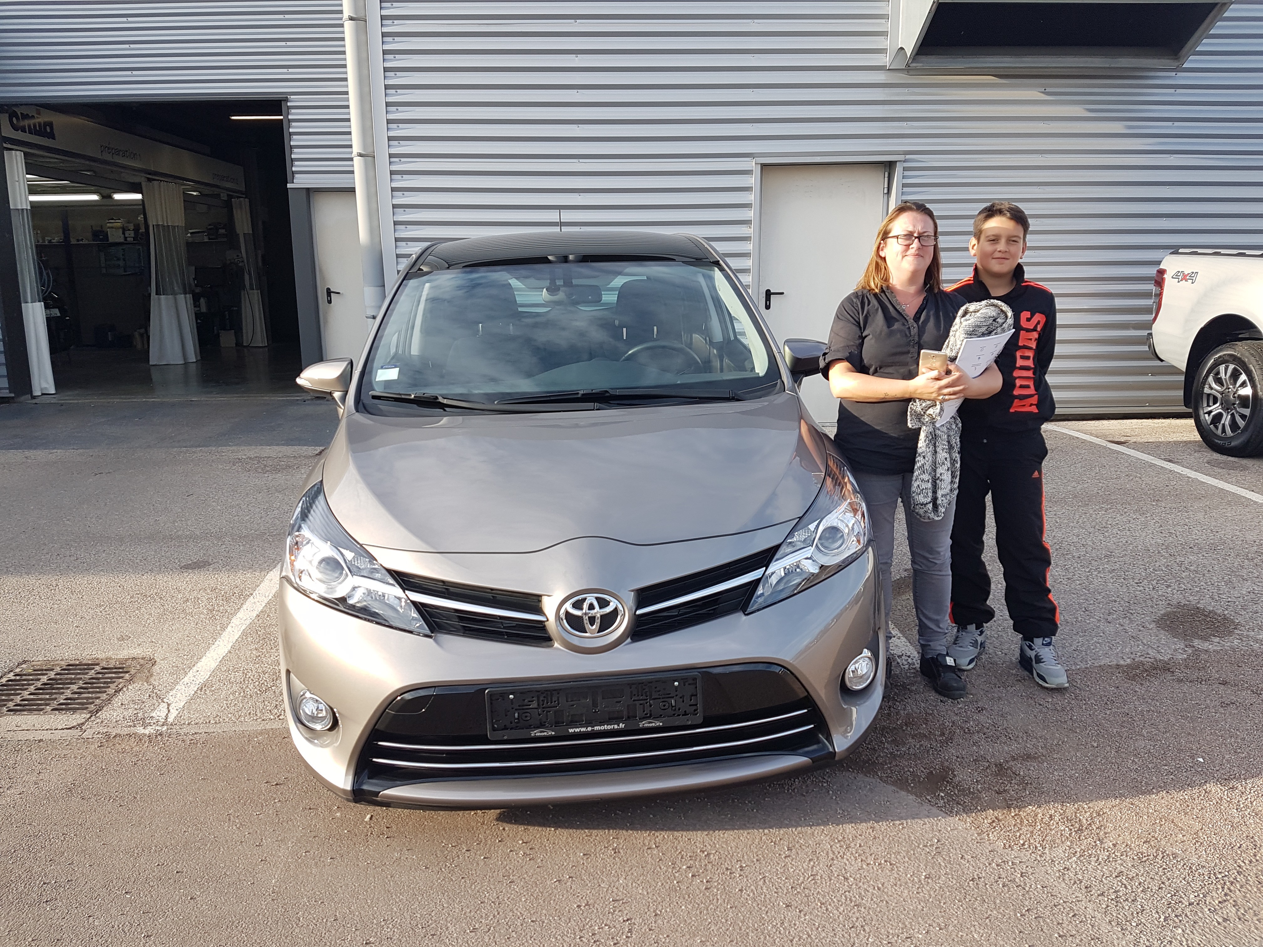 Avis-mandataire-auto-Emotors-Toyota-Verso-feel-Skyview-d-4d-112-7places-plus-ja-16.