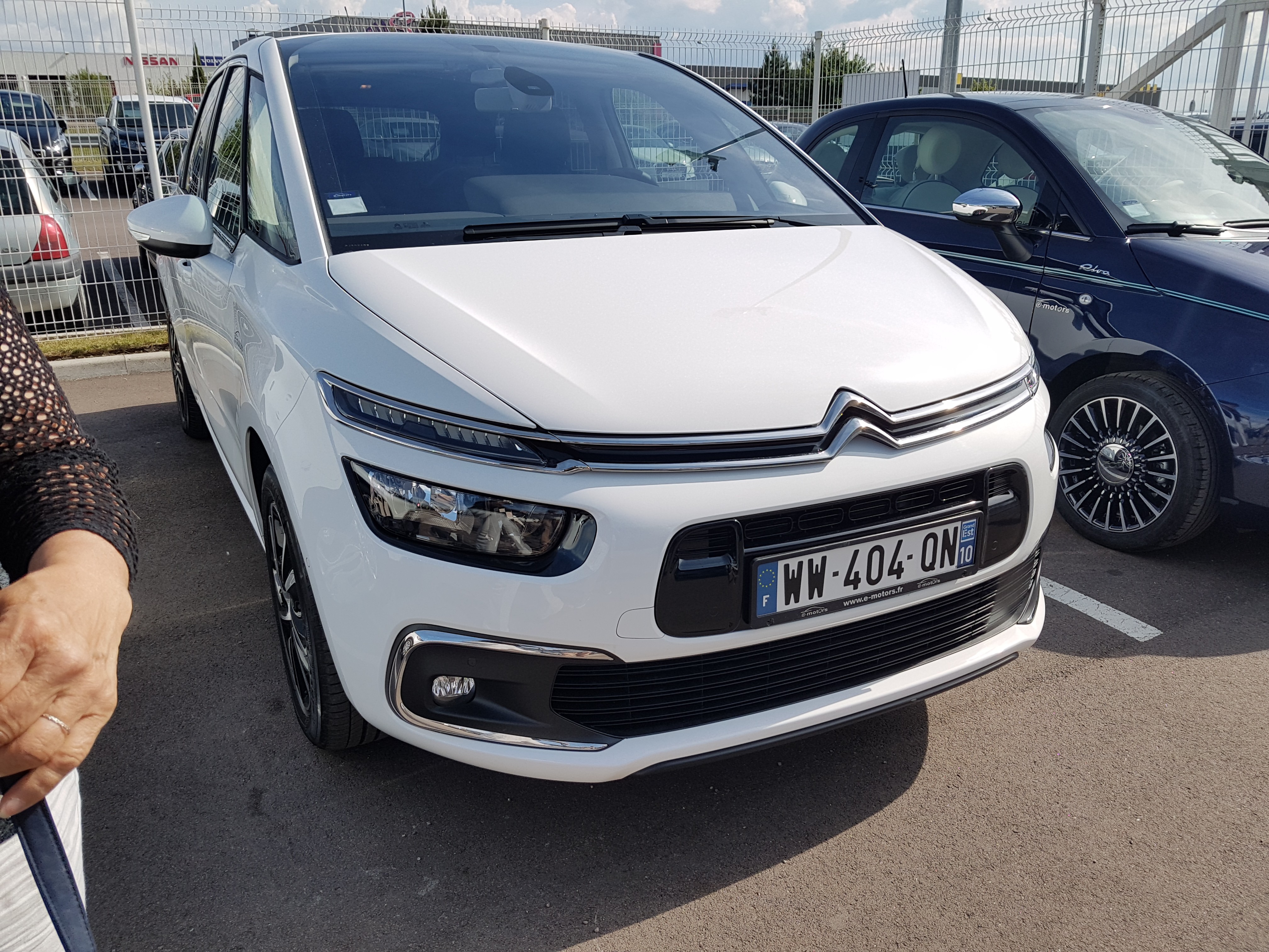 Avis-mandataire-auto-Emotors-Citroen-C4-picasso-Feel-bluehdi-120-eat6-s-s.