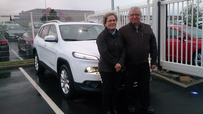 Avis-mandataire-auto-Emotors--Jeep-cherokee-limited-multijet-200-4x4-automatique-.