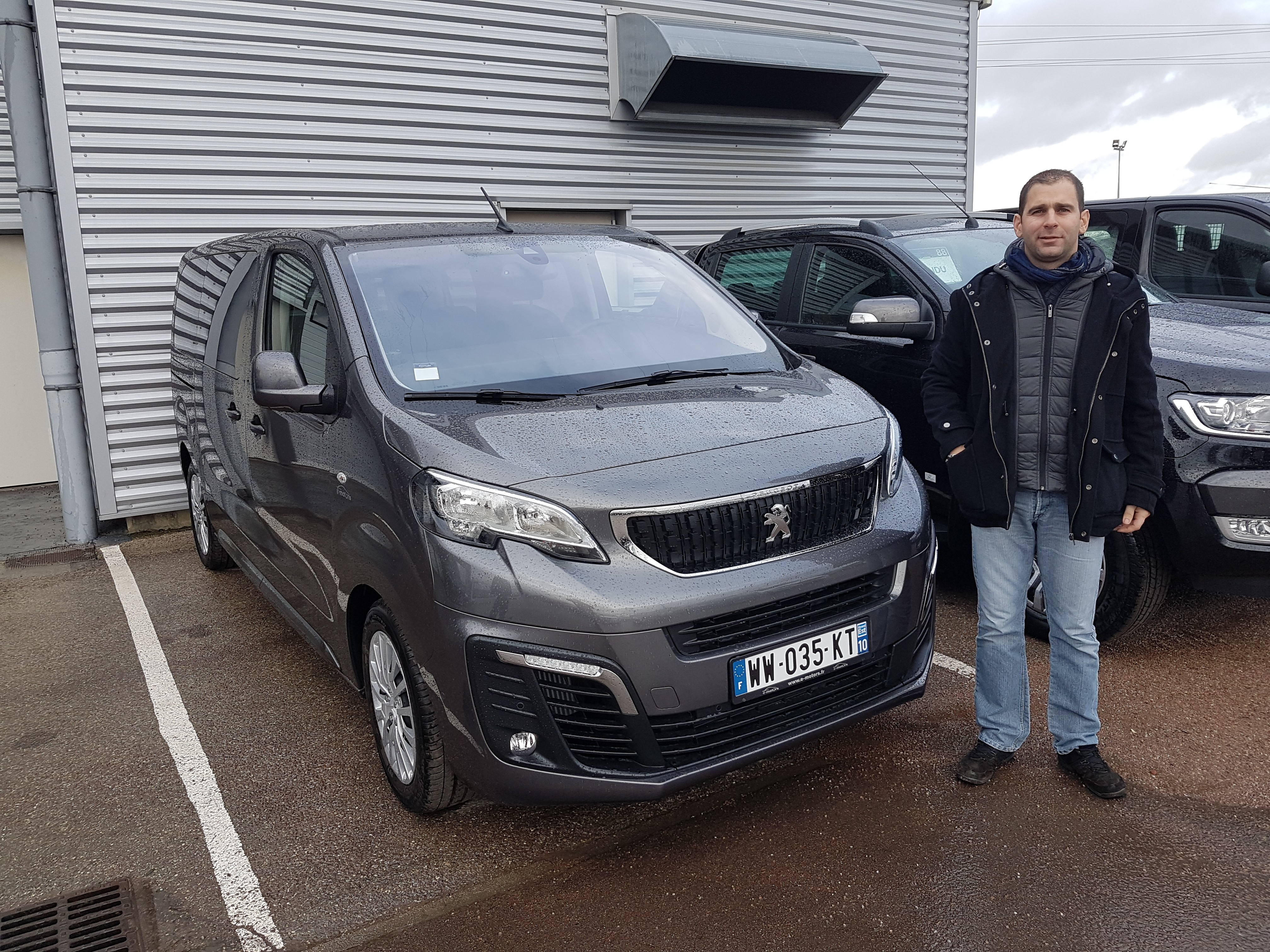 Avis-mandataire-auto-Emotors-Peugeot-Traveller-Standard-1-6-bluehdi-115ch-s-s-bvm6-active-8-places.