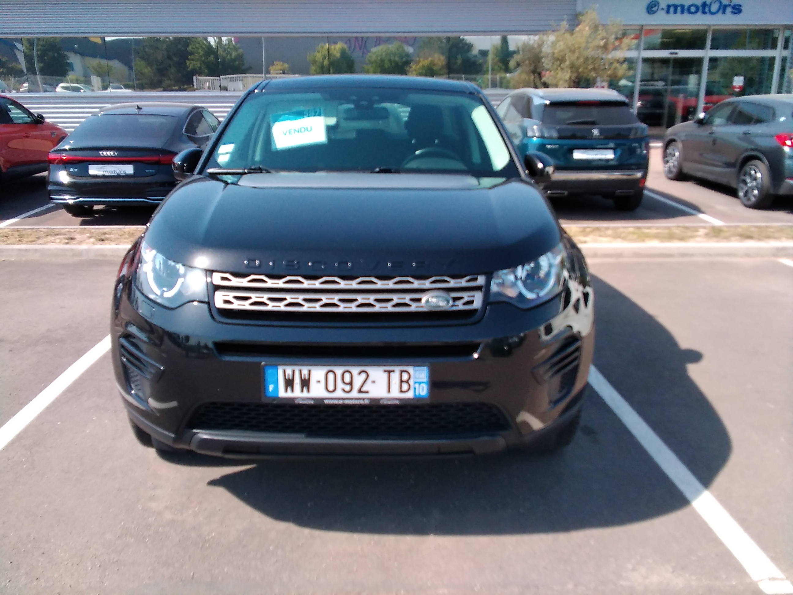 Avis-mandataire-auto-Emotors-Land rover-Discovery-sport-Pure-mark-iii-td4-150-plus-toit-pano-plus-gps-plus-si-ges-av-chauffants.