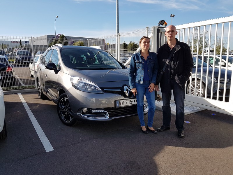 Avis-mandataire-auto-Emotors-Renault-Grand-scenic-Grand-sc-nic-iii-bose-tce-130-energy-7places-plus-toit-vitr-visio.
