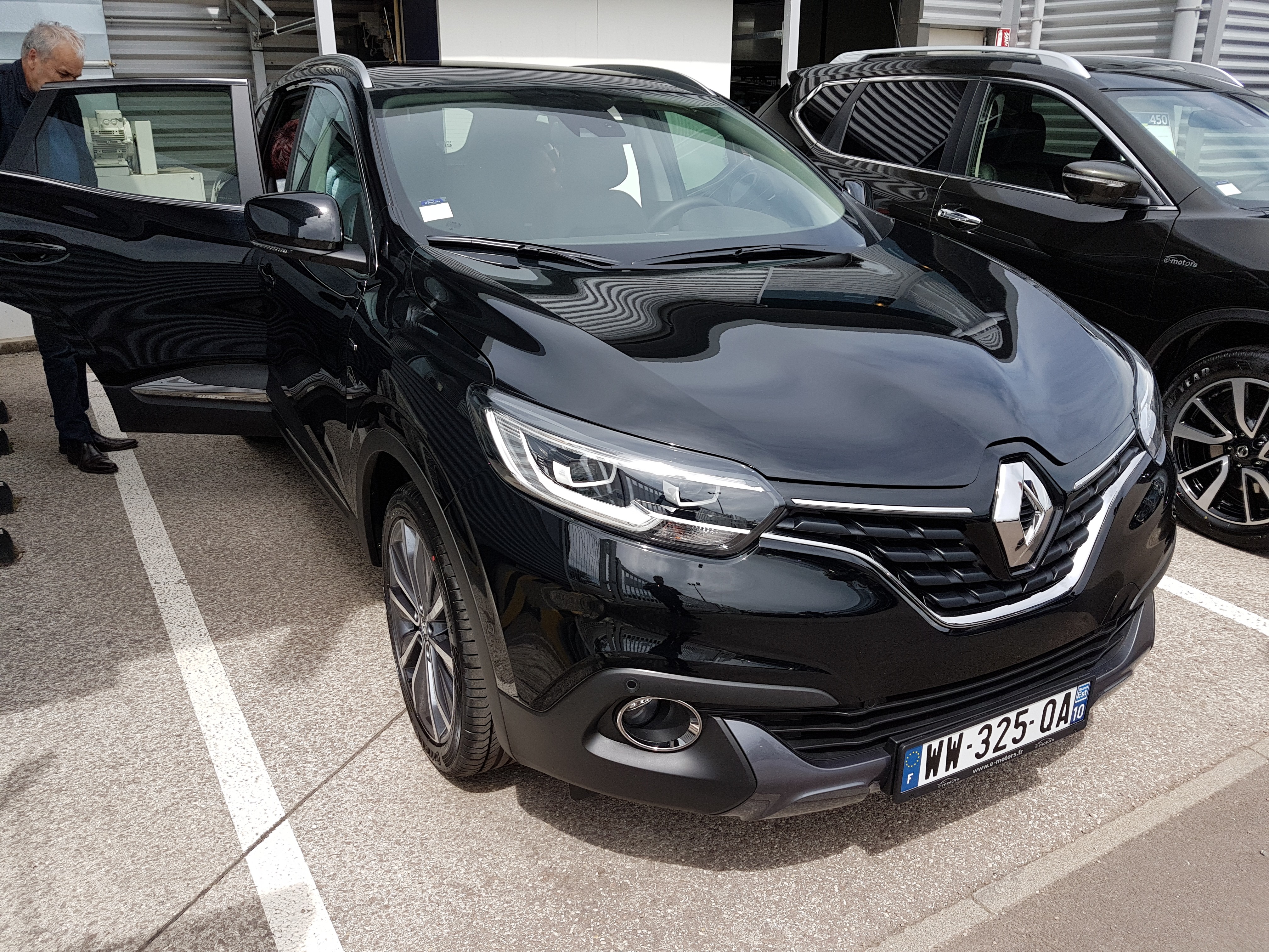 Avis-mandataire-auto-Emotors-Renault-Kadjar-Intens-tce-130-energy-edc-4x2-plus-toit-vitr-bose.