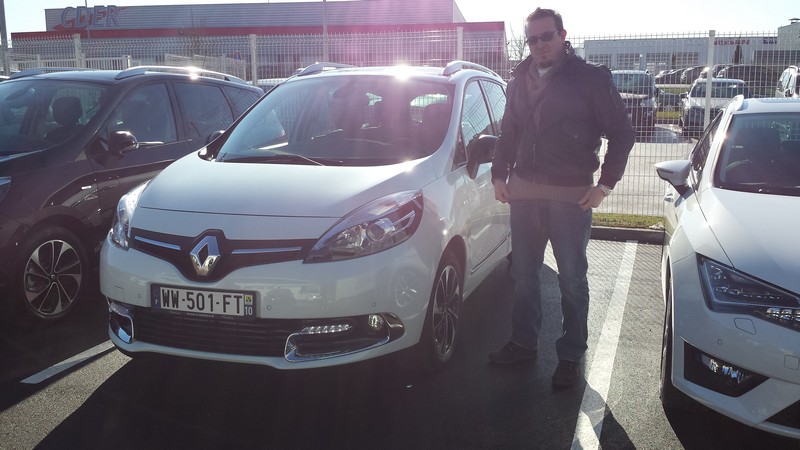 Avis-mandataire-auto-Emotors--Renault-grand-scenic-iii-bose-dci-130-energy-7places-plus-toit-vitr-.