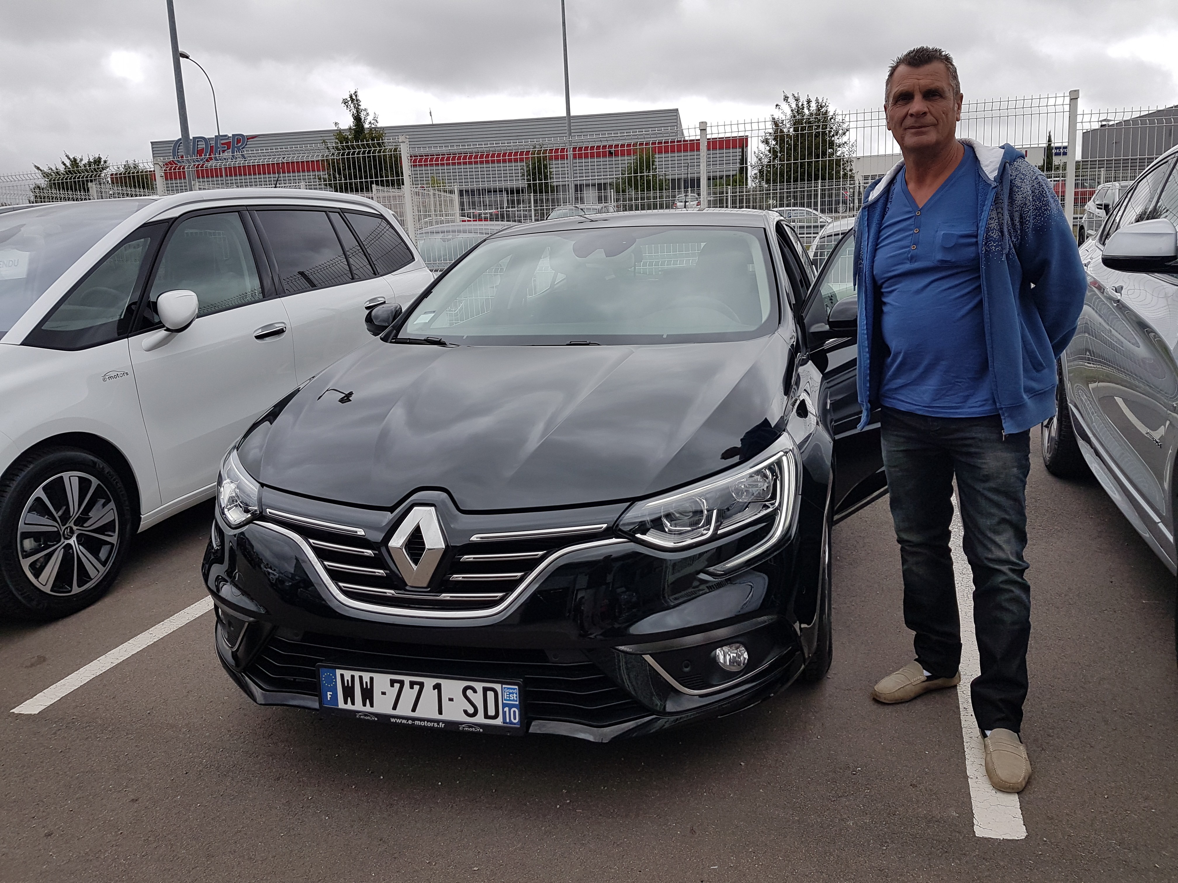 Avis-mandataire-auto-Emotors-Renault-Megane-iv-berline-M-gane-iv-berline-intens-tce-130-energy-edc-plus-park-assist.