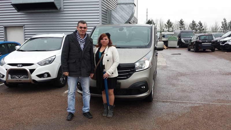 Avis-mandataire-auto-Emotors--Renault-trafic-combi-grand-intens-dci-125-energy-9places-plus-portes-180-.