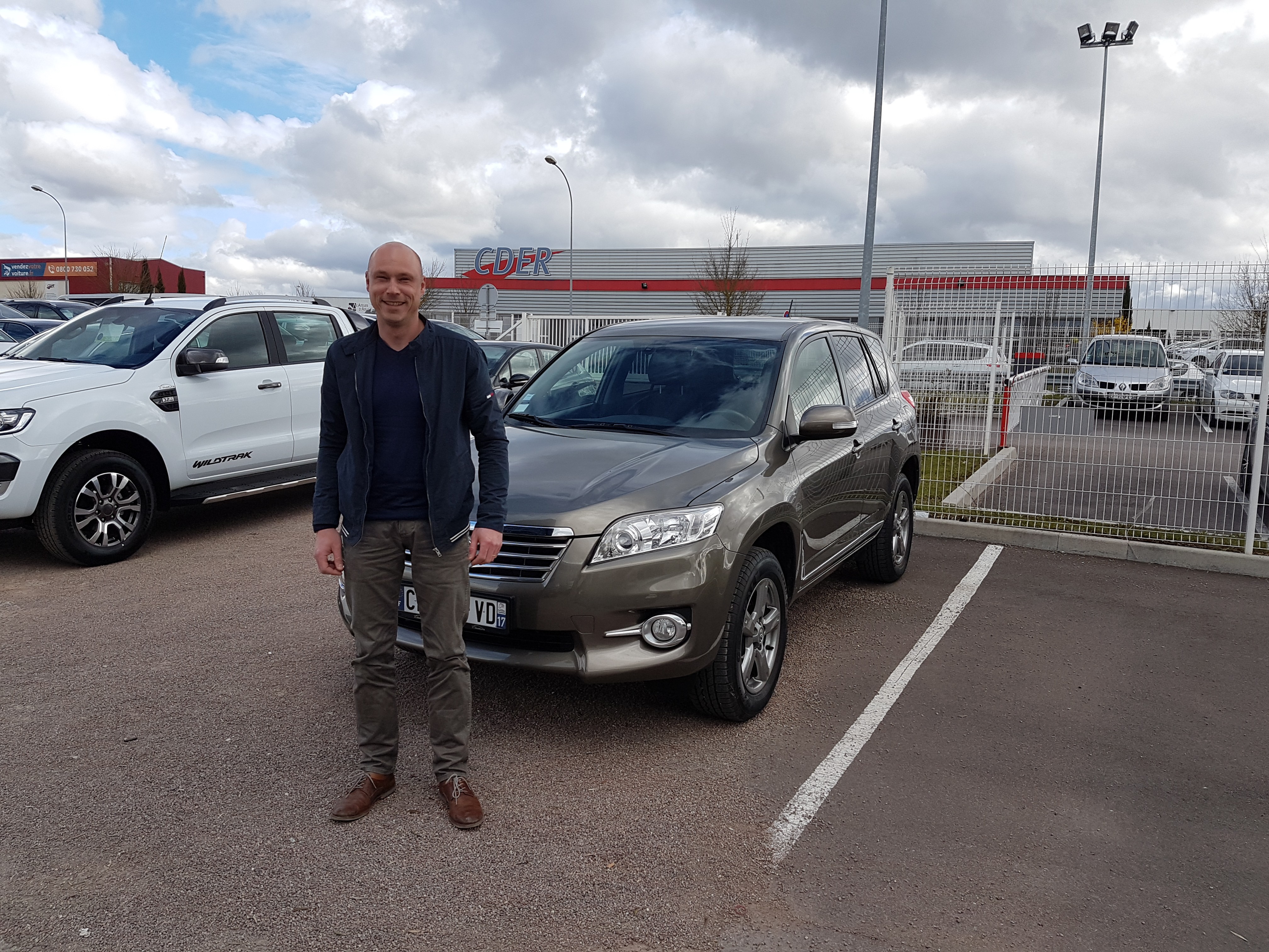 Avis-mandataire-auto-Emotors-Toyota-Rav4-Lounge-d-4d-150-4x4.