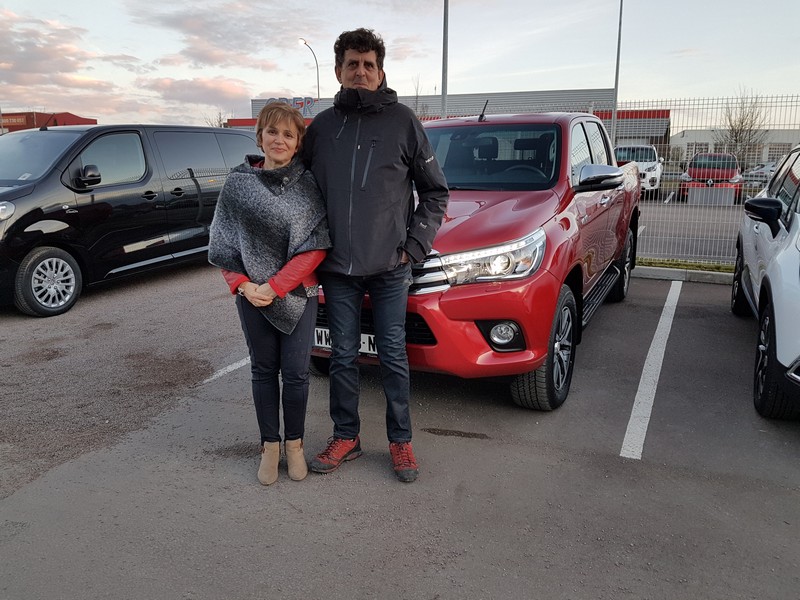 Avis-mandataire-auto-Emotors-Toyota-Hilux-Dble-cab-lounge-2-4l-150-d-4d-4x4.