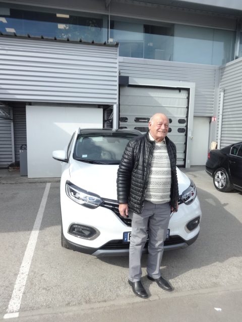 Avis-mandataire-auto-Emotors-Renault-Kadjar-Intens-tce-140-edc-plus-easy-park-assist-toit-vitr.