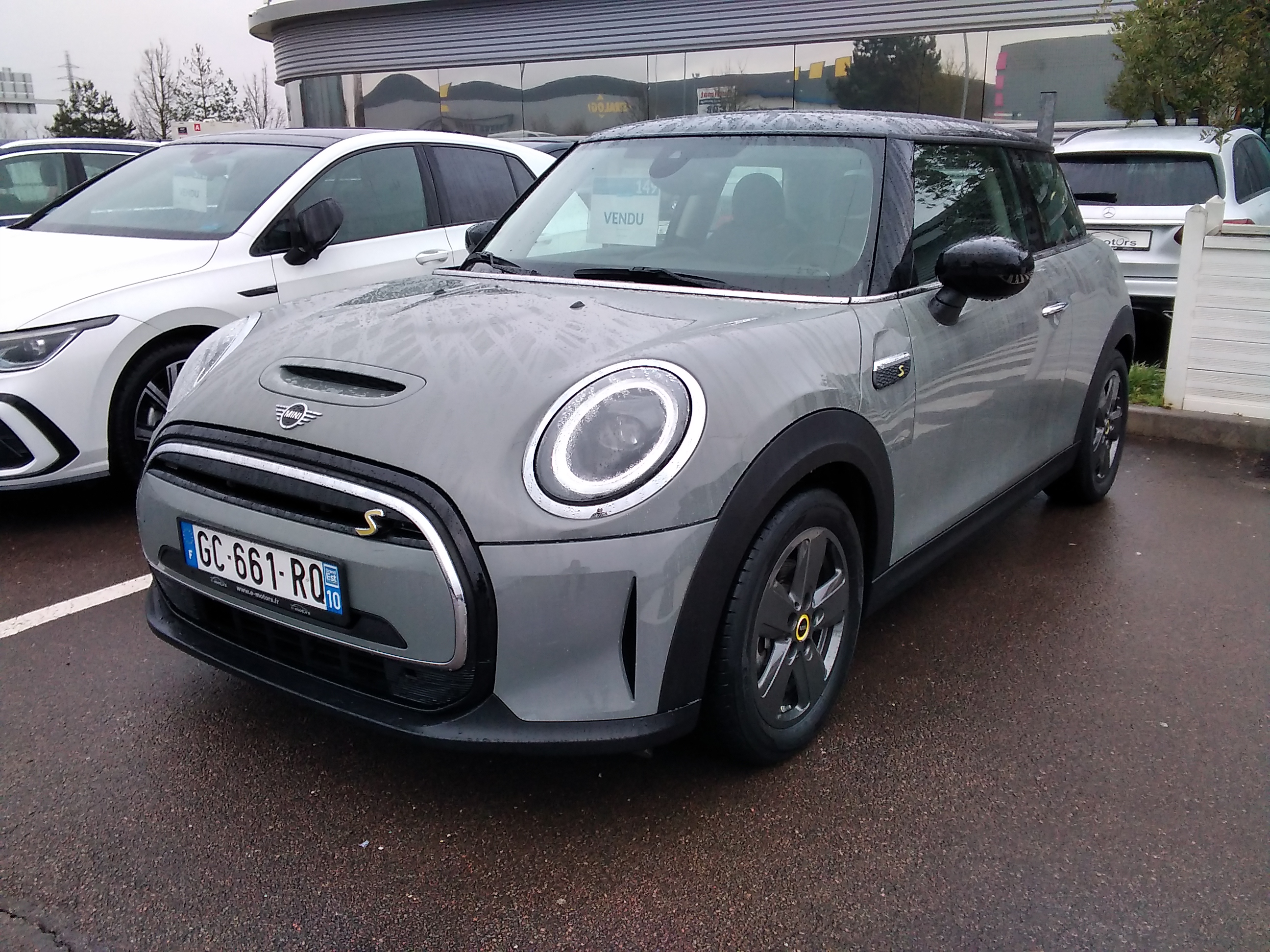 Avis-mandataire-auto-Emotors-Mini-3-portes-Cooper-se-184-classic-plus-2000kms-plus-gps.