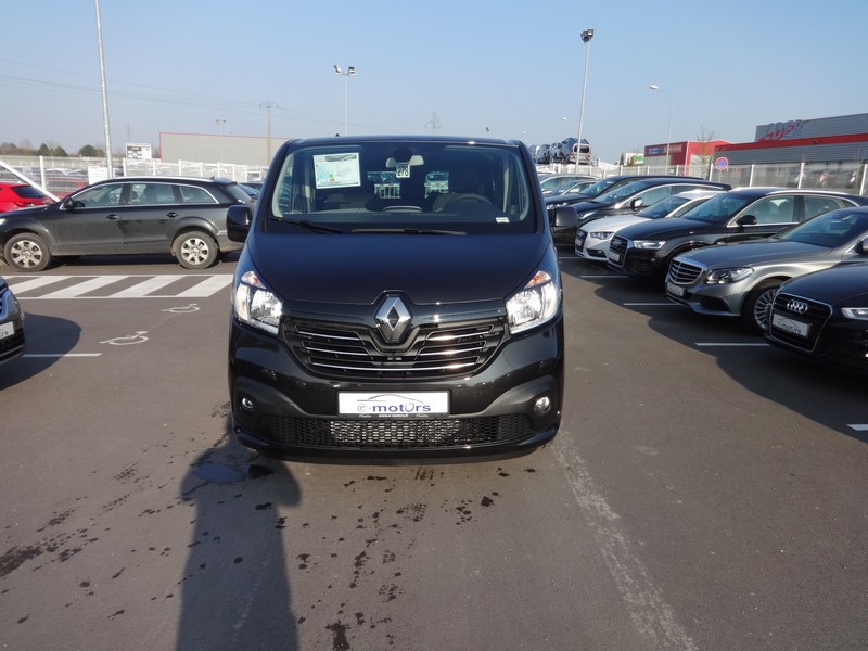 Avis-mandataire-auto-Emotors-Renault-Trafic-combi-Grand-intens-dci-145-energy-9places-plus-hayon.
