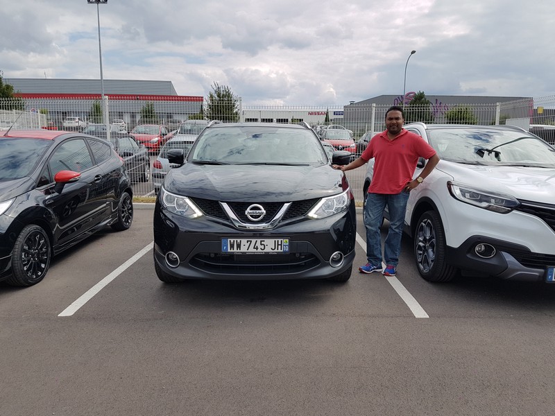 Avis-mandataire-auto-Emotors-Nissan-Qashqai-Connect-edition-dig-t-115-4x2-plus-toit-vitr.