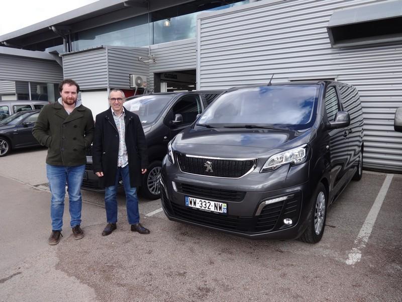 Avis-mandataire-auto-Emotors-Peugeot-Traveller-Standard-2-0-bluehdi-150ch-s-s-bvm6-active-8-places.