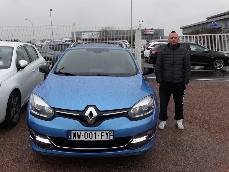 Avis-mandataire-auto-Emotors--Renault-megane-iii-estate-bose-dci-110-.